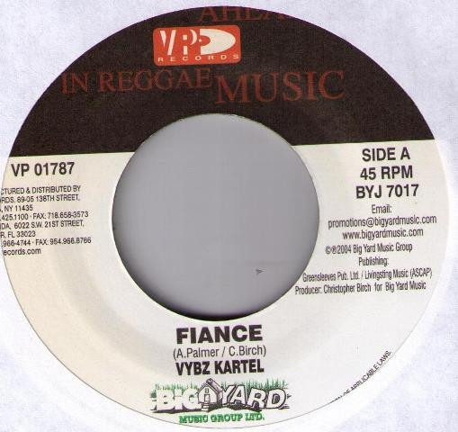 ・アーティスト Vybz Kartel / Wayne Marshall & Ward 21 ・タイトル Fiance / Full Up The Party ・レーベル・型番 Big Yard Music Group Ltd, VP Records VP01787 ・フォーマット 7" ・コンディション(盤) 良い (VG+) ・コンディション(ジャケット) ・コンディション(帯) オビなし ・特記事項 【Strip Tease, Big Yard】 サンプル画像です。実際の商品の画像ではありません 商品写真はバーコード/カタログ番号に対応したサンプル画像ですので、お送りする商品の画像ではありません。帯やライナーなどの付属品は、特記事項に記載されている場合のみ含まれます。プロモやカラーレコードなどの仕様についても、該当する場合のみ特記事項に記載しています。 【ご購入前に必ずご確認ください】 ・本店サイト(www.recordcity.jp)とは価格、送料が違います ・本店サイト、その他支店のオーダーとは同梱発送できません ・注文確定後に別の注文を頂いた場合、注文同士の同梱は致しかねます。 ・別倉庫から発送しているため、店頭受け渡しは対応しておりません ・一部商品は他の通販サイトでも販売しているため、ご注文のタイミングによっては商品のご用意ができない場合がございます。 ・土日祝日はお休みです 金曜・祝前日9時以降のご連絡またはご入金は、返答または発送が週明け・祝日明けに順次対応となります。 ・ご購入後のキャンセル不可 ご購入後のキャンセルはいかなる理由においてもお受けできません。ご了承の上、ご購入くださいませ。 ・日本郵便(ゆうパック/ゆうメール)によるお届けになります。 ・中古品であることをご理解ください 当ストアでは中古商品を主に販売しております。中古品であることをご理解の上ご購入ください。また、一部商品はRecordCityオンラインストアで試聴可能です。 ・返品について お客様のご都合による返品は一切承っておりません。 表記の内容と実際の商品に相違がある場合、また針飛び等で返品・返金をご希望される場合は、商品の到着後1週間以内にご連絡ください。商品の返送をこちらで確認後、キャンセル・返金を行います。 コンディションVG以下の商品は返品できません。プレイに影響のない表面のこすれ傷、プレス起因のノイズ盤は返品の対象外です。 【コンディション表記】 ・ほぼ新品(M-)(Like New) 完全な新品。未使用。当店ではほぼ使用しません ・非常に良い(EX)(Excellent) 中古盤として美品な状態。わずかな経年を感じるものの傷みを感じさせない、当店基準で最高の状態 ・良い(VG+)(Very Good Plus) 丁寧に扱われた中古品で、軽い使用感がみられる。 ・可(VG)(Acceptable) 使い込まれた中古品で、「良い」よりもさらに使用感がみられる。 ・悪い(VG-)(Bad) 状態が悪いアイテム。使用の保障はなく、再生不可、針飛び、目立つノイズがあるかもしれない。状態によるクレーム不可。返品不可。 ・非常に悪い(G)(Very Bad) 「悪い」よりさらに状態が悪いアイテム。使用の保障はなく、再生不可、針飛び、目立つノイズがあるかもしれない。状態によるクレーム不可。返品不可。 ・ジャンク(Fair)(Junk/Fair) 割れている、反っている、水ダメージがある、カビ、ジャケットが分離している、ひどい書き込み、ひどい擦れなど最低の状態。使用の保障はなく、再生不可、針飛び、目立つノイズがあるかもしれない。状態によるクレーム不可。返品不可。 ・ジャンク(Poor)(Junk/Poor) 割れている、反っている、水ダメージがある、カビ、ジャケットが分離している、ひどい書き込み、ひどい擦れなど最低の状態。使用の保障はなく、再生不可、針飛び、目立つノイズがあるかもしれない。状態によるクレーム不可。返品不可。