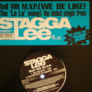 ・アーティスト Stagga Lee ・タイトル Roll Wit M.V.P / We Be Like La La La La ・レーベル・型番 Artist Direct Records, Artist Direct Records, Artist Direct Records 80119011281 ・フォーマット 12" ・コンディション(盤) 良い (VG+) ・コンディション(ジャケット) 良い (VG+) ・コンディション(帯) オビなし ・特記事項 【盤曇り】 サンプル画像です。実際の商品の画像ではありません 商品写真はバーコード/カタログ番号に対応したサンプル画像ですので、お送りする商品の画像ではありません。帯やライナーなどの付属品は、特記事項に記載されている場合のみ含まれます。プロモやカラーレコードなどの仕様についても、該当する場合のみ特記事項に記載しています。 【ご購入前に必ずご確認ください】 ・本店サイト(www.recordcity.jp)とは価格、送料が違います ・本店サイト、その他支店のオーダーとは同梱発送できません ・注文確定後に別の注文を頂いた場合、注文同士の同梱は致しかねます。 ・別倉庫から発送しているため、店頭受け渡しは対応しておりません ・一部商品は他の通販サイトでも販売しているため、ご注文のタイミングによっては商品のご用意ができない場合がございます。 ・土日祝日はお休みです 金曜・祝前日9時以降のご連絡またはご入金は、返答または発送が週明け・祝日明けに順次対応となります。 ・ご購入後のキャンセル不可 ご購入後のキャンセルはいかなる理由においてもお受けできません。ご了承の上、ご購入くださいませ。 ・日本郵便(ゆうパック/ゆうメール)によるお届けになります。 ・中古品であることをご理解ください 当ストアでは中古商品を主に販売しております。中古品であることをご理解の上ご購入ください。また、一部商品はRecordCityオンラインストアで試聴可能です。 ・返品について お客様のご都合による返品は一切承っておりません。 表記の内容と実際の商品に相違がある場合、また針飛び等で返品・返金をご希望される場合は、商品の到着後1週間以内にご連絡ください。商品の返送をこちらで確認後、キャンセル・返金を行います。 コンディションVG以下の商品は返品できません。プレイに影響のない表面のこすれ傷、プレス起因のノイズ盤は返品の対象外です。 【コンディション表記】 ・ほぼ新品(M-)(Like New) 完全な新品。未使用。当店ではほぼ使用しません ・非常に良い(EX)(Excellent) 中古盤として美品な状態。わずかな経年を感じるものの傷みを感じさせない、当店基準で最高の状態 ・良い(VG+)(Very Good Plus) 丁寧に扱われた中古品で、軽い使用感がみられる。 ・可(VG)(Acceptable) 使い込まれた中古品で、「良い」よりもさらに使用感がみられる。 ・悪い(VG-)(Bad) 状態が悪いアイテム。使用の保障はなく、再生不可、針飛び、目立つノイズがあるかもしれない。状態によるクレーム不可。返品不可。 ・非常に悪い(G)(Very Bad) 「悪い」よりさらに状態が悪いアイテム。使用の保障はなく、再生不可、針飛び、目立つノイズがあるかもしれない。状態によるクレーム不可。返品不可。 ・ジャンク(Fair)(Junk/Fair) 割れている、反っている、水ダメージがある、カビ、ジャケットが分離している、ひどい書き込み、ひどい擦れなど最低の状態。使用の保障はなく、再生不可、針飛び、目立つノイズがあるかもしれない。状態によるクレーム不可。返品不可。 ・ジャンク(Poor)(Junk/Poor) 割れている、反っている、水ダメージがある、カビ、ジャケットが分離している、ひどい書き込み、ひどい擦れなど最低の状態。使用の保障はなく、再生不可、針飛び、目立つノイズがあるかもしれない。状態によるクレーム不可。返品不可。