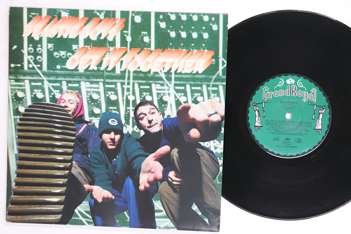 ・アーティスト Beastie Boys ・タイトル Get It Together ・レーベル・型番 CAPITOL 10CL716 ・フォーマット 10インチレコード ・コンディション(盤) 良い (VG+) ・コンディション(ジャケット) 良い (VG+) ・コンディション(帯) オビなし ・特記事項 【カバーにシール付着】 実際に発送される商品の画像です 【ご購入前に必ずご確認ください】 ・本店サイト(www.recordcity.jp)とは価格、送料が違います ・本店サイト、その他支店のオーダーとは同梱発送できません ・注文確定後に別の注文を頂いた場合、注文同士の同梱は致しかねます。 ・別倉庫から発送しているため、店頭受け渡しは対応しておりません ・一部商品は他の通販サイトでも販売しているため、ご注文のタイミングによっては商品のご用意ができない場合がございます。 ・土日祝日はお休みです 金曜・祝前日9時以降のご連絡またはご入金は、返答または発送が週明け・祝日明けに順次対応となります。 ・ご購入後のキャンセル不可 ご購入後のキャンセルはいかなる理由においてもお受けできません。ご了承の上、ご購入くださいませ。 ・日本郵便(ゆうパック/ゆうメール)によるお届けになります。 ・中古品であることをご理解ください 当ストアでは中古商品を主に販売しております。中古品であることをご理解の上ご購入ください。また、一部商品はRecordCityオンラインストアで試聴可能です。 ・返品について お客様のご都合による返品は一切承っておりません。 表記の内容と実際の商品に相違がある場合、また針飛び等で返品・返金をご希望される場合は、商品の到着後1週間以内にご連絡ください。商品の返送をこちらで確認後、キャンセル・返金を行います。 コンディションVG以下の商品は返品できません。プレイに影響のない表面のこすれ傷、プレス起因のノイズ盤は返品の対象外です。 【コンディション表記】 ・ほぼ新品(M-)(Like New) 完全な新品。未使用。当店ではほぼ使用しません ・非常に良い(EX)(Excellent) 中古盤として美品な状態。わずかな経年を感じるものの傷みを感じさせない、当店基準で最高の状態 ・良い(VG+)(Very Good Plus) 丁寧に扱われた中古品で、軽い使用感がみられる。 ・可(VG)(Acceptable) 使い込まれた中古品で、「良い」よりもさらに使用感がみられる。 ・悪い(VG-)(Bad) 状態が悪いアイテム。使用の保障はなく、再生不可、針飛び、目立つノイズがあるかもしれない。状態によるクレーム不可。返品不可。 ・非常に悪い(G)(Very Bad) 「悪い」よりさらに状態が悪いアイテム。使用の保障はなく、再生不可、針飛び、目立つノイズがあるかもしれない。状態によるクレーム不可。返品不可。 ・ジャンク(Fair)(Junk/Fair) 割れている、反っている、水ダメージがある、カビ、ジャケットが分離している、ひどい書き込み、ひどい擦れなど最低の状態。使用の保障はなく、再生不可、針飛び、目立つノイズがあるかもしれない。状態によるクレーム不可。返品不可。 ・ジャンク(Poor)(Junk/Poor) 割れている、反っている、水ダメージがある、カビ、ジャケットが分離している、ひどい書き込み、ひどい擦れなど最低の状態。使用の保障はなく、再生不可、針飛び、目立つノイズがあるかもしれない。状態によるクレーム不可。返品不可。