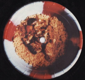 ・アーティスト Frederic Galliano & The African Divas ・タイトル Kafo Fite ・レーベル・型番 F Communications F108 ・フォーマット 12" ・コンディション(盤) 良い (VG+) ・コンディション(ジャケット) 良い (VG+) ・コンディション(帯) オビなし ・特記事項 サンプル画像です。実際の商品の画像ではありません 商品写真はバーコード/カタログ番号に対応したサンプル画像ですので、お送りする商品の画像ではありません。帯やライナーなどの付属品は、特記事項に記載されている場合のみ含まれます。プロモやカラーレコードなどの仕様についても、該当する場合のみ特記事項に記載しています。 【ご購入前に必ずご確認ください】 ・本店サイト(www.recordcity.jp)とは価格、送料が違います ・本店サイト、その他支店のオーダーとは同梱発送できません ・注文確定後に別の注文を頂いた場合、注文同士の同梱は致しかねます。 ・別倉庫から発送しているため、店頭受け渡しは対応しておりません ・一部商品は他の通販サイトでも販売しているため、ご注文のタイミングによっては商品のご用意ができない場合がございます。 ・土日祝日はお休みです 金曜・祝前日9時以降のご連絡またはご入金は、返答または発送が週明け・祝日明けに順次対応となります。 ・ご購入後のキャンセル不可 ご購入後のキャンセルはいかなる理由においてもお受けできません。ご了承の上、ご購入くださいませ。 ・日本郵便(ゆうパック/ゆうメール)によるお届けになります。 ・中古品であることをご理解ください 当ストアでは中古商品を主に販売しております。中古品であることをご理解の上ご購入ください。また、一部商品はRecordCityオンラインストアで試聴可能です。 ・返品について お客様のご都合による返品は一切承っておりません。 表記の内容と実際の商品に相違がある場合、また針飛び等で返品・返金をご希望される場合は、商品の到着後1週間以内にご連絡ください。商品の返送をこちらで確認後、キャンセル・返金を行います。 コンディションVG以下の商品は返品できません。プレイに影響のない表面のこすれ傷、プレス起因のノイズ盤は返品の対象外です。 【コンディション表記】 ・ほぼ新品(M-)(Like New) 完全な新品。未使用。当店ではほぼ使用しません ・非常に良い(EX)(Excellent) 中古盤として美品な状態。わずかな経年を感じるものの傷みを感じさせない、当店基準で最高の状態 ・良い(VG+)(Very Good Plus) 丁寧に扱われた中古品で、軽い使用感がみられる。 ・可(VG)(Acceptable) 使い込まれた中古品で、「良い」よりもさらに使用感がみられる。 ・悪い(VG-)(Bad) 状態が悪いアイテム。使用の保障はなく、再生不可、針飛び、目立つノイズがあるかもしれない。状態によるクレーム不可。返品不可。 ・非常に悪い(G)(Very Bad) 「悪い」よりさらに状態が悪いアイテム。使用の保障はなく、再生不可、針飛び、目立つノイズがあるかもしれない。状態によるクレーム不可。返品不可。 ・ジャンク(Fair)(Junk/Fair) 割れている、反っている、水ダメージがある、カビ、ジャケットが分離している、ひどい書き込み、ひどい擦れなど最低の状態。使用の保障はなく、再生不可、針飛び、目立つノイズがあるかもしれない。状態によるクレーム不可。返品不可。 ・ジャンク(Poor)(Junk/Poor) 割れている、反っている、水ダメージがある、カビ、ジャケットが分離している、ひどい書き込み、ひどい擦れなど最低の状態。使用の保障はなく、再生不可、針飛び、目立つノイズがあるかもしれない。状態によるクレーム不可。返品不可。