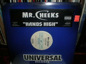 ・アーティスト Mr. Cheeks ・タイトル Hands High ・レーベル・型番 Universal Records BUNIR209821 ・フォーマット 12" ・コンディション(盤) 良い (VG+) ・コンディション(ジャケット) 良い (VG+) ・コンディション(帯) オビなし ・特記事項 サンプル画像です。実際の商品の画像ではありません 商品写真はバーコード/カタログ番号に対応したサンプル画像ですので、お送りする商品の画像ではありません。帯やライナーなどの付属品は、特記事項に記載されている場合のみ含まれます。プロモやカラーレコードなどの仕様についても、該当する場合のみ特記事項に記載しています。 【ご購入前に必ずご確認ください】 ・本店サイト(www.recordcity.jp)とは価格、送料が違います ・本店サイト、その他支店のオーダーとは同梱発送できません ・注文確定後に別の注文を頂いた場合、注文同士の同梱は致しかねます。 ・別倉庫から発送しているため、店頭受け渡しは対応しておりません ・一部商品は他の通販サイトでも販売しているため、ご注文のタイミングによっては商品のご用意ができない場合がございます。 ・土日祝日はお休みです 金曜・祝前日9時以降のご連絡またはご入金は、返答または発送が週明け・祝日明けに順次対応となります。 ・ご購入後のキャンセル不可 ご購入後のキャンセルはいかなる理由においてもお受けできません。ご了承の上、ご購入くださいませ。 ・日本郵便(ゆうパック/ゆうメール)によるお届けになります。 ・中古品であることをご理解ください 当ストアでは中古商品を主に販売しております。中古品であることをご理解の上ご購入ください。また、一部商品はRecordCityオンラインストアで試聴可能です。 ・返品について お客様のご都合による返品は一切承っておりません。 表記の内容と実際の商品に相違がある場合、また針飛び等で返品・返金をご希望される場合は、商品の到着後1週間以内にご連絡ください。商品の返送をこちらで確認後、キャンセル・返金を行います。 コンディションVG以下の商品は返品できません。プレイに影響のない表面のこすれ傷、プレス起因のノイズ盤は返品の対象外です。 【コンディション表記】 ・ほぼ新品(M-)(Like New) 完全な新品。未使用。当店ではほぼ使用しません ・非常に良い(EX)(Excellent) 中古盤として美品な状態。わずかな経年を感じるものの傷みを感じさせない、当店基準で最高の状態 ・良い(VG+)(Very Good Plus) 丁寧に扱われた中古品で、軽い使用感がみられる。 ・可(VG)(Acceptable) 使い込まれた中古品で、「良い」よりもさらに使用感がみられる。 ・悪い(VG-)(Bad) 状態が悪いアイテム。使用の保障はなく、再生不可、針飛び、目立つノイズがあるかもしれない。状態によるクレーム不可。返品不可。 ・非常に悪い(G)(Very Bad) 「悪い」よりさらに状態が悪いアイテム。使用の保障はなく、再生不可、針飛び、目立つノイズがあるかもしれない。状態によるクレーム不可。返品不可。 ・ジャンク(Fair)(Junk/Fair) 割れている、反っている、水ダメージがある、カビ、ジャケットが分離している、ひどい書き込み、ひどい擦れなど最低の状態。使用の保障はなく、再生不可、針飛び、目立つノイズがあるかもしれない。状態によるクレーム不可。返品不可。 ・ジャンク(Poor)(Junk/Poor) 割れている、反っている、水ダメージがある、カビ、ジャケットが分離している、ひどい書き込み、ひどい擦れなど最低の状態。使用の保障はなく、再生不可、針飛び、目立つノイズがあるかもしれない。状態によるクレーム不可。返品不可。