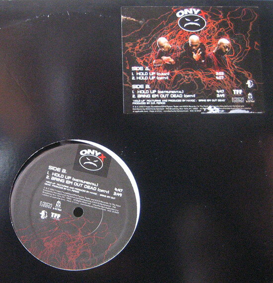 ・アーティスト Onyx ・タイトル Hold Up ・レーベル・型番 Koch Records KOCSI8407 ・フォーマット 12" ・コンディション(盤) 非常に良い(EX) ・コンディション(ジャケット) プレインカバー（元ジャケット／カバー無し） ・コンディション(帯) オビなし ・特記事項 サンプル画像です。実際の商品の画像ではありません 商品写真はバーコード/カタログ番号に対応したサンプル画像ですので、お送りする商品の画像ではありません。帯やライナーなどの付属品は、特記事項に記載されている場合のみ含まれます。プロモやカラーレコードなどの仕様についても、該当する場合のみ特記事項に記載しています。 【ご購入前に必ずご確認ください】 ・本店サイト(www.recordcity.jp)とは価格、送料が違います ・本店サイト、その他支店のオーダーとは同梱発送できません ・注文確定後に別の注文を頂いた場合、注文同士の同梱は致しかねます。 ・別倉庫から発送しているため、店頭受け渡しは対応しておりません ・一部商品は他の通販サイトでも販売しているため、ご注文のタイミングによっては商品のご用意ができない場合がございます。 ・土日祝日はお休みです 金曜・祝前日9時以降のご連絡またはご入金は、返答または発送が週明け・祝日明けに順次対応となります。 ・ご購入後のキャンセル不可 ご購入後のキャンセルはいかなる理由においてもお受けできません。ご了承の上、ご購入くださいませ。 ・日本郵便(ゆうパック/ゆうメール)によるお届けになります。 ・中古品であることをご理解ください 当ストアでは中古商品を主に販売しております。中古品であることをご理解の上ご購入ください。また、一部商品はRecordCityオンラインストアで試聴可能です。 ・返品について お客様のご都合による返品は一切承っておりません。 表記の内容と実際の商品に相違がある場合、また針飛び等で返品・返金をご希望される場合は、商品の到着後1週間以内にご連絡ください。商品の返送をこちらで確認後、キャンセル・返金を行います。 コンディションVG以下の商品は返品できません。プレイに影響のない表面のこすれ傷、プレス起因のノイズ盤は返品の対象外です。 【コンディション表記】 ・ほぼ新品(M-)(Like New) 完全な新品。未使用。当店ではほぼ使用しません ・非常に良い(EX)(Excellent) 中古盤として美品な状態。わずかな経年を感じるものの傷みを感じさせない、当店基準で最高の状態 ・良い(VG+)(Very Good Plus) 丁寧に扱われた中古品で、軽い使用感がみられる。 ・可(VG)(Acceptable) 使い込まれた中古品で、「良い」よりもさらに使用感がみられる。 ・悪い(VG-)(Bad) 状態が悪いアイテム。使用の保障はなく、再生不可、針飛び、目立つノイズがあるかもしれない。状態によるクレーム不可。返品不可。 ・非常に悪い(G)(Very Bad) 「悪い」よりさらに状態が悪いアイテム。使用の保障はなく、再生不可、針飛び、目立つノイズがあるかもしれない。状態によるクレーム不可。返品不可。 ・ジャンク(Fair)(Junk/Fair) 割れている、反っている、水ダメージがある、カビ、ジャケットが分離している、ひどい書き込み、ひどい擦れなど最低の状態。使用の保障はなく、再生不可、針飛び、目立つノイズがあるかもしれない。状態によるクレーム不可。返品不可。 ・ジャンク(Poor)(Junk/Poor) 割れている、反っている、水ダメージがある、カビ、ジャケットが分離している、ひどい書き込み、ひどい擦れなど最低の状態。使用の保障はなく、再生不可、針飛び、目立つノイズがあるかもしれない。状態によるクレーム不可。返品不可。
