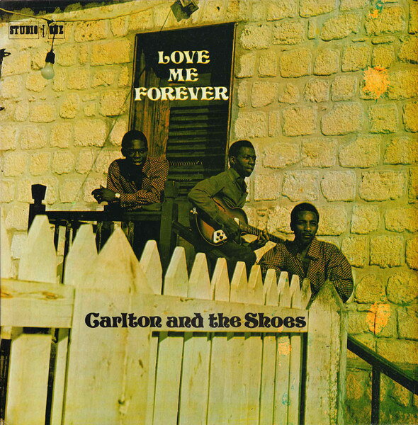 ・アーティスト Carlton & The Shoes ・タイトル Love Me Forever ・レーベル・型番 Studio One PSOL003 ・フォーマット LPレコード ・コンディション(盤) 可 (VG) ・コンディション(ジャケット) 良い (VG+) ・コンディション(帯) オビなし ・特記事項 【レーベルに染み】【盤に目立ったキズ】 サンプル画像です。実際の商品の画像ではありません 商品写真はバーコード/カタログ番号に対応したサンプル画像ですので、お送りする商品の画像ではありません。帯やライナーなどの付属品は、特記事項に記載されている場合のみ含まれます。プロモやカラーレコードなどの仕様についても、該当する場合のみ特記事項に記載しています。 【ご購入前に必ずご確認ください】 ・本店サイト(www.recordcity.jp)とは価格、送料が違います ・本店サイト、その他支店のオーダーとは同梱発送できません ・注文確定後に別の注文を頂いた場合、注文同士の同梱は致しかねます。 ・別倉庫から発送しているため、店頭受け渡しは対応しておりません ・一部商品は他の通販サイトでも販売しているため、ご注文のタイミングによっては商品のご用意ができない場合がございます。 ・土日祝日はお休みです 金曜・祝前日9時以降のご連絡またはご入金は、返答または発送が週明け・祝日明けに順次対応となります。 ・ご購入後のキャンセル不可 ご購入後のキャンセルはいかなる理由においてもお受けできません。ご了承の上、ご購入くださいませ。 ・日本郵便(ゆうパック/ゆうメール)によるお届けになります。 ・中古品であることをご理解ください 当ストアでは中古商品を主に販売しております。中古品であることをご理解の上ご購入ください。また、一部商品はRecordCityオンラインストアで試聴可能です。 ・返品について お客様のご都合による返品は一切承っておりません。 表記の内容と実際の商品に相違がある場合、また針飛び等で返品・返金をご希望される場合は、商品の到着後1週間以内にご連絡ください。商品の返送をこちらで確認後、キャンセル・返金を行います。 コンディションVG以下の商品は返品できません。プレイに影響のない表面のこすれ傷、プレス起因のノイズ盤は返品の対象外です。 【コンディション表記】 ・ほぼ新品(M-)(Like New) 完全な新品。未使用。当店ではほぼ使用しません ・非常に良い(EX)(Excellent) 中古盤として美品な状態。わずかな経年を感じるものの傷みを感じさせない、当店基準で最高の状態 ・良い(VG+)(Very Good Plus) 丁寧に扱われた中古品で、軽い使用感がみられる。 ・可(VG)(Acceptable) 使い込まれた中古品で、「良い」よりもさらに使用感がみられる。 ・悪い(VG-)(Bad) 状態が悪いアイテム。使用の保障はなく、再生不可、針飛び、目立つノイズがあるかもしれない。状態によるクレーム不可。返品不可。 ・非常に悪い(G)(Very Bad) 「悪い」よりさらに状態が悪いアイテム。使用の保障はなく、再生不可、針飛び、目立つノイズがあるかもしれない。状態によるクレーム不可。返品不可。 ・ジャンク(Fair)(Junk/Fair) 割れている、反っている、水ダメージがある、カビ、ジャケットが分離している、ひどい書き込み、ひどい擦れなど最低の状態。使用の保障はなく、再生不可、針飛び、目立つノイズがあるかもしれない。状態によるクレーム不可。返品不可。 ・ジャンク(Poor)(Junk/Poor) 割れている、反っている、水ダメージがある、カビ、ジャケットが分離している、ひどい書き込み、ひどい擦れなど最低の状態。使用の保障はなく、再生不可、針飛び、目立つノイズがあるかもしれない。状態によるクレーム不可。返品不可。