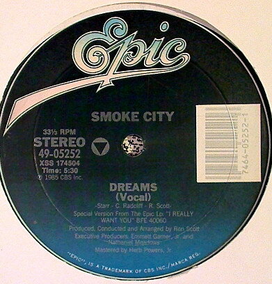 ・アーティスト Smoke City ・タイトル Dreams ・レーベル Epic 4905252 ・フォーマット 12" ・コンディション(盤) 良い (VG+) ・コンディション(ジャケット) プレインカバー（元ジャケット／カバー無し） ・コンディション(帯) オビなし ・特記事項 サンプル画像です。実際の商品の画像ではありません 商品写真はバーコード/カタログ番号に対応したサンプル画像ですので、お送りする商品の画像ではありません。帯やライナーなどの付属品は、特記事項に記載されている場合のみ含まれます。プロモやカラーレコードなどの仕様についても、該当する場合のみ特記事項に記載しています。 【ご購入前に必ずご確認ください】 ・本店サイト(www.recordcity.jp)とは価格、送料が違います ・本店サイト、その他支店のオーダーとは同梱発送できません ・別倉庫から発送しているため、店頭受け渡しは対応しておりません ・一部商品は他の通販サイトでも販売しているため、ご注文のタイミングによっては商品のご用意ができない場合がございます。 ・土日祝日はお休みです 金曜・祝前日9時以降のご連絡またはご入金は、返答または発送が週明け・祝日明けに順次対応となります。 ・ご購入後のキャンセル不可 ご購入後のキャンセルはいかなる理由においてもお受けできません。ご了承の上、ご購入くださいませ。 ・日本郵便(ゆうパック/ゆうメール)によるお届けになります。 ・中古品であることをご理解ください 当ストアではお客様よりお譲りいただいた中古商品を販売しております。中古品であることをご理解の上ご購入ください。また、一部商品はRecordCityウェブショップで試聴可能です。 ・返品について お客様のご都合による商品のご返品は一切承っておりません。 表記の内容と実際の商品に相違がある場合、また針飛び等で返品・返金をご希望される場合は、商品の到着後1週間以内にご連絡ください。商品の返送をこちらで確認後、返金を行います。 コンディションVG以下の商品は返品できません。プレイに影響のない表面のこすれ傷、プレス起因のノイズ盤は返品の対象外です。 【コンディション表記】 ・ほぼ新品(M-)(Like New) 完全な新品。未使用。当店ではほぼ使用しません ・非常に良い(EX)(Excellent) 中古盤として美品な状態。わずかな経年を感じるものの傷みを感じさせない、当店基準で最高の状態 ・良い(VG+)(Very Good Plus) 丁寧に扱われた中古品で、軽い使用感がみられる。 ・可(VG)(Acceptable) 使い込まれた中古品で、「良い」よりもさらに使用感がみられる。 ・悪い(VG-)(Bad) 状態が悪いアイテム。使用の保障はなく、再生不可、針飛び、目立つノイズがあるかもしれない。状態によるクレーム不可。返品不可。 ・非常に悪い(G)(Very Bad) 「悪い」よりさらに状態が悪いアイテム。使用の保障はなく、再生不可、針飛び、目立つノイズがあるかもしれない。状態によるクレーム不可。返品不可。 ・ジャンク(Fair)(Junk/Fair) 割れている、反っている、水ダメージがある、カビ、ジャケットが分離している、ひどい書き込み、ひどい擦れなど最低の状態。使用の保障はなく、再生不可、針飛び、目立つノイズがあるかもしれない。状態によるクレーム不可。返品不可。 ・ジャンク(Poor)(Junk/Poor) 割れている、反っている、水ダメージがある、カビ、ジャケットが分離している、ひどい書き込み、ひどい擦れなど最低の状態。使用の保障はなく、再生不可、針飛び、目立つノイズがあるかもしれない。状態によるクレーム不可。返品不可。