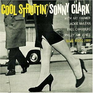 ・アーティスト Sonny Clark ・タイトル COOL STRUTTIN' '99 ・レーベル・型番 Blue Note 724349532724 ・フォーマット CD ・コンディション(盤) 良い (VG+) ・コンディション(ジャケット) ・コンディション(帯) オビなし ・特記事項 【ケース擦れ】【盤汚れ】 サンプル画像です。実際の商品の画像ではありません 商品写真はバーコード/カタログ番号に対応したサンプル画像ですので、お送りする商品の画像ではありません。帯やライナーなどの付属品は、特記事項に記載されている場合のみ含まれます。プロモやカラーレコードなどの仕様についても、該当する場合のみ特記事項に記載しています。 【ご購入前に必ずご確認ください】 ・本店サイト(www.recordcity.jp)とは価格、送料が違います ・本店サイト、その他支店のオーダーとは同梱発送できません ・注文確定後に別の注文を頂いた場合、注文同士の同梱は致しかねます。 ・別倉庫から発送しているため、店頭受け渡しは対応しておりません ・一部商品は他の通販サイトでも販売しているため、ご注文のタイミングによっては商品のご用意ができない場合がございます。 ・土日祝日はお休みです 金曜・祝前日9時以降のご連絡またはご入金は、返答または発送が週明け・祝日明けに順次対応となります。 ・ご購入後のキャンセル不可 ご購入後のキャンセルはいかなる理由においてもお受けできません。ご了承の上、ご購入くださいませ。 ・日本郵便(ゆうパック/ゆうメール)によるお届けになります。 ・中古品であることをご理解ください 当ストアでは中古商品を主に販売しております。中古品であることをご理解の上ご購入ください。また、一部商品はRecordCityオンラインストアで試聴可能です。 ・返品について お客様のご都合による返品は一切承っておりません。 表記の内容と実際の商品に相違がある場合、また針飛び等で返品・返金をご希望される場合は、商品の到着後1週間以内にご連絡ください。商品の返送をこちらで確認後、キャンセル・返金を行います。 コンディションVG以下の商品は返品できません。プレイに影響のない表面のこすれ傷、プレス起因のノイズ盤は返品の対象外です。 【コンディション表記】 ・ほぼ新品(M-)(Like New) 完全な新品。未使用。当店ではほぼ使用しません ・非常に良い(EX)(Excellent) 中古盤として美品な状態。わずかな経年を感じるものの傷みを感じさせない、当店基準で最高の状態 ・良い(VG+)(Very Good Plus) 丁寧に扱われた中古品で、軽い使用感がみられる。 ・可(VG)(Acceptable) 使い込まれた中古品で、「良い」よりもさらに使用感がみられる。 ・悪い(VG-)(Bad) 状態が悪いアイテム。使用の保障はなく、再生不可、針飛び、目立つノイズがあるかもしれない。状態によるクレーム不可。返品不可。 ・非常に悪い(G)(Very Bad) 「悪い」よりさらに状態が悪いアイテム。使用の保障はなく、再生不可、針飛び、目立つノイズがあるかもしれない。状態によるクレーム不可。返品不可。 ・ジャンク(Fair)(Junk/Fair) 割れている、反っている、水ダメージがある、カビ、ジャケットが分離している、ひどい書き込み、ひどい擦れなど最低の状態。使用の保障はなく、再生不可、針飛び、目立つノイズがあるかもしれない。状態によるクレーム不可。返品不可。 ・ジャンク(Poor)(Junk/Poor) 割れている、反っている、水ダメージがある、カビ、ジャケットが分離している、ひどい書き込み、ひどい擦れなど最低の状態。使用の保障はなく、再生不可、針飛び、目立つノイズがあるかもしれない。状態によるクレーム不可。返品不可。