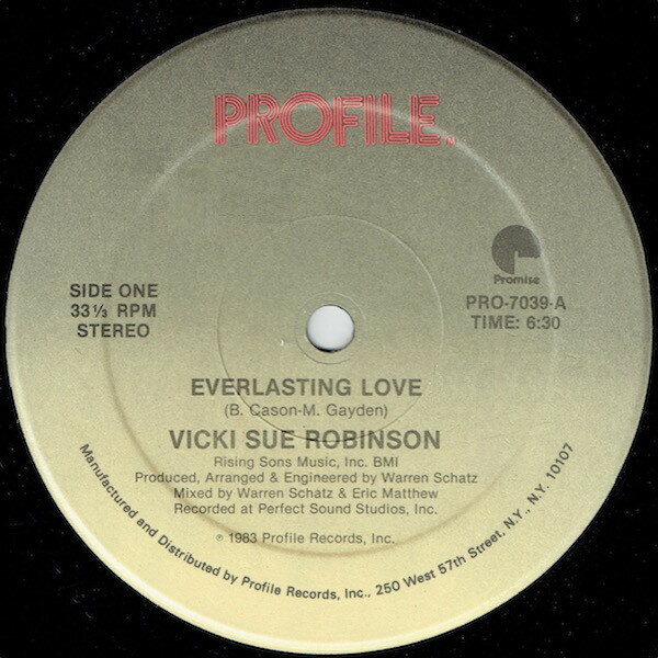 ・アーティスト Vicki Sue Robinson ・タイトル Everlasting Love ・レーベル・型番 Promise Records, Profile Records PRO7039 ・フォーマット 12" ・コンディション(盤) 良い (VG+) ・コンディション(ジャケット) プレインカバー（元ジャケット／カバー無し） ・コンディション(帯) オビなし ・特記事項 サンプル画像です。実際の商品の画像ではありません 商品写真はバーコード/カタログ番号に対応したサンプル画像ですので、お送りする商品の画像ではありません。帯やライナーなどの付属品は、特記事項に記載されている場合のみ含まれます。プロモやカラーレコードなどの仕様についても、該当する場合のみ特記事項に記載しています。 【ご購入前に必ずご確認ください】 ・本店サイト(www.recordcity.jp)とは価格、送料が違います ・本店サイト、その他支店のオーダーとは同梱発送できません ・注文確定後に別の注文を頂いた場合、注文同士の同梱は致しかねます。 ・別倉庫から発送しているため、店頭受け渡しは対応しておりません ・一部商品は他の通販サイトでも販売しているため、ご注文のタイミングによっては商品のご用意ができない場合がございます。 ・土日祝日はお休みです 金曜・祝前日9時以降のご連絡またはご入金は、返答または発送が週明け・祝日明けに順次対応となります。 ・ご購入後のキャンセル不可 ご購入後のキャンセルはいかなる理由においてもお受けできません。ご了承の上、ご購入くださいませ。 ・日本郵便(ゆうパック/ゆうメール)によるお届けになります。 ・中古品であることをご理解ください 当ストアでは中古商品を主に販売しております。中古品であることをご理解の上ご購入ください。また、一部商品はRecordCityオンラインストアで試聴可能です。 ・返品について お客様のご都合による返品は一切承っておりません。 表記の内容と実際の商品に相違がある場合、また針飛び等で返品・返金をご希望される場合は、商品の到着後1週間以内にご連絡ください。商品の返送をこちらで確認後、キャンセル・返金を行います。 コンディションVG以下の商品は返品できません。プレイに影響のない表面のこすれ傷、プレス起因のノイズ盤は返品の対象外です。 【コンディション表記】 ・ほぼ新品(M-)(Like New) 完全な新品。未使用。当店ではほぼ使用しません ・非常に良い(EX)(Excellent) 中古盤として美品な状態。わずかな経年を感じるものの傷みを感じさせない、当店基準で最高の状態 ・良い(VG+)(Very Good Plus) 丁寧に扱われた中古品で、軽い使用感がみられる。 ・可(VG)(Acceptable) 使い込まれた中古品で、「良い」よりもさらに使用感がみられる。 ・悪い(VG-)(Bad) 状態が悪いアイテム。使用の保障はなく、再生不可、針飛び、目立つノイズがあるかもしれない。状態によるクレーム不可。返品不可。 ・非常に悪い(G)(Very Bad) 「悪い」よりさらに状態が悪いアイテム。使用の保障はなく、再生不可、針飛び、目立つノイズがあるかもしれない。状態によるクレーム不可。返品不可。 ・ジャンク(Fair)(Junk/Fair) 割れている、反っている、水ダメージがある、カビ、ジャケットが分離している、ひどい書き込み、ひどい擦れなど最低の状態。使用の保障はなく、再生不可、針飛び、目立つノイズがあるかもしれない。状態によるクレーム不可。返品不可。 ・ジャンク(Poor)(Junk/Poor) 割れている、反っている、水ダメージがある、カビ、ジャケットが分離している、ひどい書き込み、ひどい擦れなど最低の状態。使用の保障はなく、再生不可、針飛び、目立つノイズがあるかもしれない。状態によるクレーム不可。返品不可。