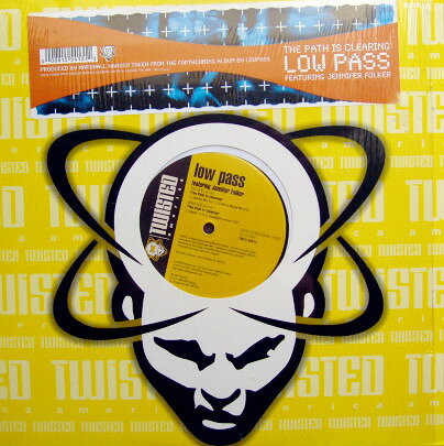 ・アーティスト Lowpass, Jennifer Folker ・タイトル The Path Is Clearing ・レーベル・型番 Twisted America Records TW1255413 ・フォーマット 12" ・コンディション(盤) 良い (VG+) ・コンディション(ジャケット) 良い (VG+) ・コンディション(帯) オビなし ・特記事項 サンプル画像です。実際の商品の画像ではありません 商品写真はバーコード/カタログ番号に対応したサンプル画像ですので、お送りする商品の画像ではありません。帯やライナーなどの付属品は、特記事項に記載されている場合のみ含まれます。プロモやカラーレコードなどの仕様についても、該当する場合のみ特記事項に記載しています。 【ご購入前に必ずご確認ください】 ・本店サイト(www.recordcity.jp)とは価格、送料が違います ・本店サイト、その他支店のオーダーとは同梱発送できません ・注文確定後に別の注文を頂いた場合、注文同士の同梱は致しかねます。 ・別倉庫から発送しているため、店頭受け渡しは対応しておりません ・一部商品は他の通販サイトでも販売しているため、ご注文のタイミングによっては商品のご用意ができない場合がございます。 ・土日祝日はお休みです 金曜・祝前日9時以降のご連絡またはご入金は、返答または発送が週明け・祝日明けに順次対応となります。 ・ご購入後のキャンセル不可 ご購入後のキャンセルはいかなる理由においてもお受けできません。ご了承の上、ご購入くださいませ。 ・日本郵便(ゆうパック/ゆうメール)によるお届けになります。 ・中古品であることをご理解ください 当ストアでは中古商品を主に販売しております。中古品であることをご理解の上ご購入ください。また、一部商品はRecordCityオンラインストアで試聴可能です。 ・返品について お客様のご都合による返品は一切承っておりません。 表記の内容と実際の商品に相違がある場合、また針飛び等で返品・返金をご希望される場合は、商品の到着後1週間以内にご連絡ください。商品の返送をこちらで確認後、キャンセル・返金を行います。 コンディションVG以下の商品は返品できません。プレイに影響のない表面のこすれ傷、プレス起因のノイズ盤は返品の対象外です。 【コンディション表記】 ・ほぼ新品(M-)(Like New) 完全な新品。未使用。当店ではほぼ使用しません ・非常に良い(EX)(Excellent) 中古盤として美品な状態。わずかな経年を感じるものの傷みを感じさせない、当店基準で最高の状態 ・良い(VG+)(Very Good Plus) 丁寧に扱われた中古品で、軽い使用感がみられる。 ・可(VG)(Acceptable) 使い込まれた中古品で、「良い」よりもさらに使用感がみられる。 ・悪い(VG-)(Bad) 状態が悪いアイテム。使用の保障はなく、再生不可、針飛び、目立つノイズがあるかもしれない。状態によるクレーム不可。返品不可。 ・非常に悪い(G)(Very Bad) 「悪い」よりさらに状態が悪いアイテム。使用の保障はなく、再生不可、針飛び、目立つノイズがあるかもしれない。状態によるクレーム不可。返品不可。 ・ジャンク(Fair)(Junk/Fair) 割れている、反っている、水ダメージがある、カビ、ジャケットが分離している、ひどい書き込み、ひどい擦れなど最低の状態。使用の保障はなく、再生不可、針飛び、目立つノイズがあるかもしれない。状態によるクレーム不可。返品不可。 ・ジャンク(Poor)(Junk/Poor) 割れている、反っている、水ダメージがある、カビ、ジャケットが分離している、ひどい書き込み、ひどい擦れなど最低の状態。使用の保障はなく、再生不可、針飛び、目立つノイズがあるかもしれない。状態によるクレーム不可。返品不可。