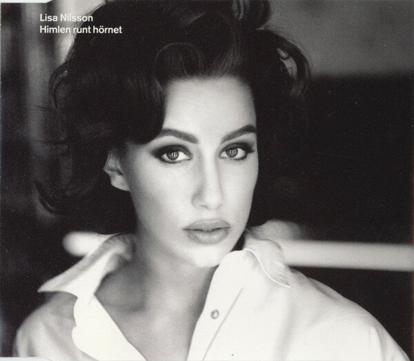 ・アーティスト Lisa Nilsson ・タイトル Himlen Runt H?rnet ・レーベル・型番 Diesel Music PROMOCD1 ・フォーマット CD ・コンディション(盤) 可 (VG) ・コンディション(ジャケット) ・コンディション(帯) オビなし ・特記事項 【プロモ盤】 【ケース擦れ】 サンプル画像です。実際の商品の画像ではありません 商品写真はバーコード/カタログ番号に対応したサンプル画像ですので、お送りする商品の画像ではありません。帯やライナーなどの付属品は、特記事項に記載されている場合のみ含まれます。プロモやカラーレコードなどの仕様についても、該当する場合のみ特記事項に記載しています。 【ご購入前に必ずご確認ください】 ・本店サイト(www.recordcity.jp)とは価格、送料が違います ・本店サイト、その他支店のオーダーとは同梱発送できません ・注文確定後に別の注文を頂いた場合、注文同士の同梱は致しかねます。 ・別倉庫から発送しているため、店頭受け渡しは対応しておりません ・一部商品は他の通販サイトでも販売しているため、ご注文のタイミングによっては商品のご用意ができない場合がございます。 ・土日祝日はお休みです 金曜・祝前日9時以降のご連絡またはご入金は、返答または発送が週明け・祝日明けに順次対応となります。 ・ご購入後のキャンセル不可 ご購入後のキャンセルはいかなる理由においてもお受けできません。ご了承の上、ご購入くださいませ。 ・日本郵便(ゆうパック/ゆうメール)によるお届けになります。 ・中古品であることをご理解ください 当ストアでは中古商品を主に販売しております。中古品であることをご理解の上ご購入ください。また、一部商品はRecordCityオンラインストアで試聴可能です。 ・返品について お客様のご都合による返品は一切承っておりません。 表記の内容と実際の商品に相違がある場合、また針飛び等で返品・返金をご希望される場合は、商品の到着後1週間以内にご連絡ください。商品の返送をこちらで確認後、キャンセル・返金を行います。 コンディションVG以下の商品は返品できません。プレイに影響のない表面のこすれ傷、プレス起因のノイズ盤は返品の対象外です。 【コンディション表記】 ・ほぼ新品(M-)(Like New) 完全な新品。未使用。当店ではほぼ使用しません ・非常に良い(EX)(Excellent) 中古盤として美品な状態。わずかな経年を感じるものの傷みを感じさせない、当店基準で最高の状態 ・良い(VG+)(Very Good Plus) 丁寧に扱われた中古品で、軽い使用感がみられる。 ・可(VG)(Acceptable) 使い込まれた中古品で、「良い」よりもさらに使用感がみられる。 ・悪い(VG-)(Bad) 状態が悪いアイテム。使用の保障はなく、再生不可、針飛び、目立つノイズがあるかもしれない。状態によるクレーム不可。返品不可。 ・非常に悪い(G)(Very Bad) 「悪い」よりさらに状態が悪いアイテム。使用の保障はなく、再生不可、針飛び、目立つノイズがあるかもしれない。状態によるクレーム不可。返品不可。 ・ジャンク(Fair)(Junk/Fair) 割れている、反っている、水ダメージがある、カビ、ジャケットが分離している、ひどい書き込み、ひどい擦れなど最低の状態。使用の保障はなく、再生不可、針飛び、目立つノイズがあるかもしれない。状態によるクレーム不可。返品不可。 ・ジャンク(Poor)(Junk/Poor) 割れている、反っている、水ダメージがある、カビ、ジャケットが分離している、ひどい書き込み、ひどい擦れなど最低の状態。使用の保障はなく、再生不可、針飛び、目立つノイズがあるかもしれない。状態によるクレーム不可。返品不可。