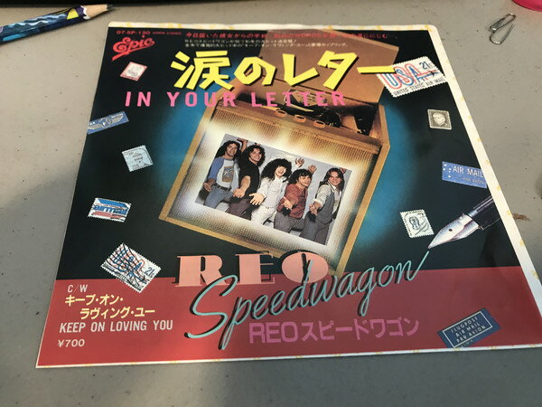 ・アーティスト Reo Speedwagon ・タイトル In Your Letter ・レーベル・型番 EPIC 075P130 ・フォーマット 7" ・コンディション(盤) 非常に良い(EX) ・コンディション(ジャケット) 良い (VG+) ・コンディション(帯) オビなし ・特記事項 【カバー汚れ】 サンプル画像です。実際の商品の画像ではありません 商品写真はバーコード/カタログ番号に対応したサンプル画像ですので、お送りする商品の画像ではありません。帯やライナーなどの付属品は、特記事項に記載されている場合のみ含まれます。プロモやカラーレコードなどの仕様についても、該当する場合のみ特記事項に記載しています。 【ご購入前に必ずご確認ください】 ・本店サイト(www.recordcity.jp)とは価格、送料が違います ・本店サイト、その他支店のオーダーとは同梱発送できません ・注文確定後に別の注文を頂いた場合、注文同士の同梱は致しかねます。 ・別倉庫から発送しているため、店頭受け渡しは対応しておりません ・一部商品は他の通販サイトでも販売しているため、ご注文のタイミングによっては商品のご用意ができない場合がございます。 ・土日祝日はお休みです 金曜・祝前日9時以降のご連絡またはご入金は、返答または発送が週明け・祝日明けに順次対応となります。 ・ご購入後のキャンセル不可 ご購入後のキャンセルはいかなる理由においてもお受けできません。ご了承の上、ご購入くださいませ。 ・日本郵便(ゆうパック/ゆうメール)によるお届けになります。 ・中古品であることをご理解ください 当ストアでは中古商品を主に販売しております。中古品であることをご理解の上ご購入ください。また、一部商品はRecordCityオンラインストアで試聴可能です。 ・返品について お客様のご都合による返品は一切承っておりません。 表記の内容と実際の商品に相違がある場合、また針飛び等で返品・返金をご希望される場合は、商品の到着後1週間以内にご連絡ください。商品の返送をこちらで確認後、キャンセル・返金を行います。 コンディションVG以下の商品は返品できません。プレイに影響のない表面のこすれ傷、プレス起因のノイズ盤は返品の対象外です。 【コンディション表記】 ・ほぼ新品(M-)(Like New) 完全な新品。未使用。当店ではほぼ使用しません ・非常に良い(EX)(Excellent) 中古盤として美品な状態。わずかな経年を感じるものの傷みを感じさせない、当店基準で最高の状態 ・良い(VG+)(Very Good Plus) 丁寧に扱われた中古品で、軽い使用感がみられる。 ・可(VG)(Acceptable) 使い込まれた中古品で、「良い」よりもさらに使用感がみられる。 ・悪い(VG-)(Bad) 状態が悪いアイテム。使用の保障はなく、再生不可、針飛び、目立つノイズがあるかもしれない。状態によるクレーム不可。返品不可。 ・非常に悪い(G)(Very Bad) 「悪い」よりさらに状態が悪いアイテム。使用の保障はなく、再生不可、針飛び、目立つノイズがあるかもしれない。状態によるクレーム不可。返品不可。 ・ジャンク(Fair)(Junk/Fair) 割れている、反っている、水ダメージがある、カビ、ジャケットが分離している、ひどい書き込み、ひどい擦れなど最低の状態。使用の保障はなく、再生不可、針飛び、目立つノイズがあるかもしれない。状態によるクレーム不可。返品不可。 ・ジャンク(Poor)(Junk/Poor) 割れている、反っている、水ダメージがある、カビ、ジャケットが分離している、ひどい書き込み、ひどい擦れなど最低の状態。使用の保障はなく、再生不可、針飛び、目立つノイズがあるかもしれない。状態によるクレーム不可。返品不可。