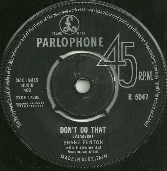 ・アーティスト Shane Fenton ・タイトル Don't Do That ・レーベル・型番 Parlophone R5047 ・フォーマット 7インチレコード ・コンディション(盤) 良い (VG+) ・コンディション(ジャケット) プレインカバー（元ジャケット／カバー無し） ・コンディション(帯) オビなし ・特記事項 【盤に浅い跡】 サンプル画像です。実際の商品の画像ではありません 商品写真はバーコード/カタログ番号に対応したサンプル画像ですので、お送りする商品の画像ではありません。帯やライナーなどの付属品は、特記事項に記載されている場合のみ含まれます。プロモやカラーレコードなどの仕様についても、該当する場合のみ特記事項に記載しています。 【ご購入前に必ずご確認ください】 ・本店サイト(www.recordcity.jp)とは価格、送料が違います ・本店サイト、その他支店のオーダーとは同梱発送できません ・注文確定後に別の注文を頂いた場合、注文同士の同梱は致しかねます。 ・別倉庫から発送しているため、店頭受け渡しは対応しておりません ・一部商品は他の通販サイトでも販売しているため、ご注文のタイミングによっては商品のご用意ができない場合がございます。 ・土日祝日はお休みです 金曜・祝前日9時以降のご連絡またはご入金は、返答または発送が週明け・祝日明けに順次対応となります。 ・ご購入後のキャンセル不可 ご購入後のキャンセルはいかなる理由においてもお受けできません。ご了承の上、ご購入くださいませ。 ・日本郵便(ゆうパック/ゆうメール)によるお届けになります。 ・中古品であることをご理解ください 当ストアでは中古商品を主に販売しております。中古品であることをご理解の上ご購入ください。また、一部商品はRecordCityオンラインストアで試聴可能です。 ・返品について お客様のご都合による返品は一切承っておりません。 表記の内容と実際の商品に相違がある場合、また針飛び等で返品・返金をご希望される場合は、商品の到着後1週間以内にご連絡ください。商品の返送をこちらで確認後、キャンセル・返金を行います。 コンディションVG以下の商品は返品できません。プレイに影響のない表面のこすれ傷、プレス起因のノイズ盤は返品の対象外です。 【コンディション表記】 ・ほぼ新品(M-)(Like New) 完全な新品。未使用。当店ではほぼ使用しません ・非常に良い(EX)(Excellent) 中古盤として美品な状態。わずかな経年を感じるものの傷みを感じさせない、当店基準で最高の状態 ・良い(VG+)(Very Good Plus) 丁寧に扱われた中古品で、軽い使用感がみられる。 ・可(VG)(Acceptable) 使い込まれた中古品で、「良い」よりもさらに使用感がみられる。 ・悪い(VG-)(Bad) 状態が悪いアイテム。使用の保障はなく、再生不可、針飛び、目立つノイズがあるかもしれない。状態によるクレーム不可。返品不可。 ・非常に悪い(G)(Very Bad) 「悪い」よりさらに状態が悪いアイテム。使用の保障はなく、再生不可、針飛び、目立つノイズがあるかもしれない。状態によるクレーム不可。返品不可。 ・ジャンク(Fair)(Junk/Fair) 割れている、反っている、水ダメージがある、カビ、ジャケットが分離している、ひどい書き込み、ひどい擦れなど最低の状態。使用の保障はなく、再生不可、針飛び、目立つノイズがあるかもしれない。状態によるクレーム不可。返品不可。 ・ジャンク(Poor)(Junk/Poor) 割れている、反っている、水ダメージがある、カビ、ジャケットが分離している、ひどい書き込み、ひどい擦れなど最低の状態。使用の保障はなく、再生不可、針飛び、目立つノイズがあるかもしれない。状態によるクレーム不可。返品不可。