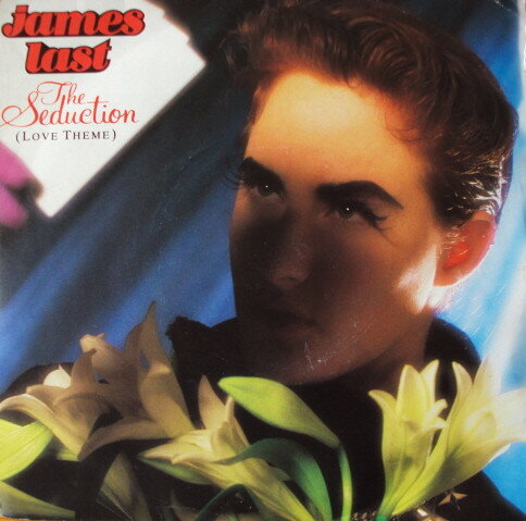 ・アーティスト James Last ・タイトル Seduction ・レーベル・型番 Polydor POSP707 ・フォーマット 7インチレコード ・コンディション(盤) 良い (VG+) ・コンディション(ジャケット) 良い (VG+) ・コンディション(帯) オビなし ・特記事項 【カバー折れ/しわ】【盤汚れ】【カバー汚れ】 サンプル画像です。実際の商品の画像ではありません 商品写真はバーコード/カタログ番号に対応したサンプル画像ですので、お送りする商品の画像ではありません。帯やライナーなどの付属品は、特記事項に記載されている場合のみ含まれます。プロモやカラーレコードなどの仕様についても、該当する場合のみ特記事項に記載しています。 【ご購入前に必ずご確認ください】 ・本店サイト(www.recordcity.jp)とは価格、送料が違います ・本店サイト、その他支店のオーダーとは同梱発送できません ・注文確定後に別の注文を頂いた場合、注文同士の同梱は致しかねます。 ・別倉庫から発送しているため、店頭受け渡しは対応しておりません ・一部商品は他の通販サイトでも販売しているため、ご注文のタイミングによっては商品のご用意ができない場合がございます。 ・土日祝日はお休みです 金曜・祝前日9時以降のご連絡またはご入金は、返答または発送が週明け・祝日明けに順次対応となります。 ・ご購入後のキャンセル不可 ご購入後のキャンセルはいかなる理由においてもお受けできません。ご了承の上、ご購入くださいませ。 ・日本郵便(ゆうパック/ゆうメール)によるお届けになります。 ・中古品であることをご理解ください 当ストアでは中古商品を主に販売しております。中古品であることをご理解の上ご購入ください。また、一部商品はRecordCityオンラインストアで試聴可能です。 ・返品について お客様のご都合による返品は一切承っておりません。 表記の内容と実際の商品に相違がある場合、また針飛び等で返品・返金をご希望される場合は、商品の到着後1週間以内にご連絡ください。商品の返送をこちらで確認後、キャンセル・返金を行います。 コンディションVG以下の商品は返品できません。プレイに影響のない表面のこすれ傷、プレス起因のノイズ盤は返品の対象外です。 【コンディション表記】 ・ほぼ新品(M-)(Like New) 完全な新品。未使用。当店ではほぼ使用しません ・非常に良い(EX)(Excellent) 中古盤として美品な状態。わずかな経年を感じるものの傷みを感じさせない、当店基準で最高の状態 ・良い(VG+)(Very Good Plus) 丁寧に扱われた中古品で、軽い使用感がみられる。 ・可(VG)(Acceptable) 使い込まれた中古品で、「良い」よりもさらに使用感がみられる。 ・悪い(VG-)(Bad) 状態が悪いアイテム。使用の保障はなく、再生不可、針飛び、目立つノイズがあるかもしれない。状態によるクレーム不可。返品不可。 ・非常に悪い(G)(Very Bad) 「悪い」よりさらに状態が悪いアイテム。使用の保障はなく、再生不可、針飛び、目立つノイズがあるかもしれない。状態によるクレーム不可。返品不可。 ・ジャンク(Fair)(Junk/Fair) 割れている、反っている、水ダメージがある、カビ、ジャケットが分離している、ひどい書き込み、ひどい擦れなど最低の状態。使用の保障はなく、再生不可、針飛び、目立つノイズがあるかもしれない。状態によるクレーム不可。返品不可。 ・ジャンク(Poor)(Junk/Poor) 割れている、反っている、水ダメージがある、カビ、ジャケットが分離している、ひどい書き込み、ひどい擦れなど最低の状態。使用の保障はなく、再生不可、針飛び、目立つノイズがあるかもしれない。状態によるクレーム不可。返品不可。