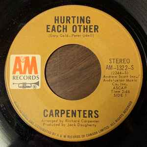 ・アーティスト Carpenters ・タイトル Hurting Each Other ・レーベル・型番 A&M Records AM1322S ・フォーマット 7" ・コンディション(盤) 良い (VG+) ・コンディション(ジャケット) プレインカバー（元ジャケット／カバー無し） ・コンディション(帯) オビなし ・特記事項 【レーベルに書き込み】【CompanySleeve】 サンプル画像です。実際の商品の画像ではありません 商品写真はバーコード/カタログ番号に対応したサンプル画像ですので、お送りする商品の画像ではありません。帯やライナーなどの付属品は、特記事項に記載されている場合のみ含まれます。プロモやカラーレコードなどの仕様についても、該当する場合のみ特記事項に記載しています。 【ご購入前に必ずご確認ください】 ・本店サイト(www.recordcity.jp)とは価格、送料が違います ・本店サイト、その他支店のオーダーとは同梱発送できません ・注文確定後に別の注文を頂いた場合、注文同士の同梱は致しかねます。 ・別倉庫から発送しているため、店頭受け渡しは対応しておりません ・一部商品は他の通販サイトでも販売しているため、ご注文のタイミングによっては商品のご用意ができない場合がございます。 ・土日祝日はお休みです 金曜・祝前日9時以降のご連絡またはご入金は、返答または発送が週明け・祝日明けに順次対応となります。 ・ご購入後のキャンセル不可 ご購入後のキャンセルはいかなる理由においてもお受けできません。ご了承の上、ご購入くださいませ。 ・日本郵便(ゆうパック/ゆうメール)によるお届けになります。 ・中古品であることをご理解ください 当ストアでは中古商品を主に販売しております。中古品であることをご理解の上ご購入ください。また、一部商品はRecordCityオンラインストアで試聴可能です。 ・返品について お客様のご都合による返品は一切承っておりません。 表記の内容と実際の商品に相違がある場合、また針飛び等で返品・返金をご希望される場合は、商品の到着後1週間以内にご連絡ください。商品の返送をこちらで確認後、キャンセル・返金を行います。 コンディションVG以下の商品は返品できません。プレイに影響のない表面のこすれ傷、プレス起因のノイズ盤は返品の対象外です。 【コンディション表記】 ・ほぼ新品(M-)(Like New) 完全な新品。未使用。当店ではほぼ使用しません ・非常に良い(EX)(Excellent) 中古盤として美品な状態。わずかな経年を感じるものの傷みを感じさせない、当店基準で最高の状態 ・良い(VG+)(Very Good Plus) 丁寧に扱われた中古品で、軽い使用感がみられる。 ・可(VG)(Acceptable) 使い込まれた中古品で、「良い」よりもさらに使用感がみられる。 ・悪い(VG-)(Bad) 状態が悪いアイテム。使用の保障はなく、再生不可、針飛び、目立つノイズがあるかもしれない。状態によるクレーム不可。返品不可。 ・非常に悪い(G)(Very Bad) 「悪い」よりさらに状態が悪いアイテム。使用の保障はなく、再生不可、針飛び、目立つノイズがあるかもしれない。状態によるクレーム不可。返品不可。 ・ジャンク(Fair)(Junk/Fair) 割れている、反っている、水ダメージがある、カビ、ジャケットが分離している、ひどい書き込み、ひどい擦れなど最低の状態。使用の保障はなく、再生不可、針飛び、目立つノイズがあるかもしれない。状態によるクレーム不可。返品不可。 ・ジャンク(Poor)(Junk/Poor) 割れている、反っている、水ダメージがある、カビ、ジャケットが分離している、ひどい書き込み、ひどい擦れなど最低の状態。使用の保障はなく、再生不可、針飛び、目立つノイズがあるかもしれない。状態によるクレーム不可。返品不可。