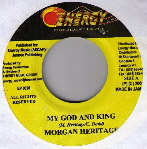 ・アーティスト Morgan Heritage ・タイトル My God And King ・レーベル・型番 Energy Production EP0028 ・フォーマット 7インチレコード ・コンディション(盤) 良い (VG+) ・コンディション(ジャケット) プレインカバー（元ジャケット／カバー無し） ・コンディション(帯) オビなし ・特記事項 サンプル画像です。実際の商品の画像ではありません 商品写真はバーコード/カタログ番号に対応したサンプル画像ですので、お送りする商品の画像ではありません。帯やライナーなどの付属品は、特記事項に記載されている場合のみ含まれます。プロモやカラーレコードなどの仕様についても、該当する場合のみ特記事項に記載しています。 【ご購入前に必ずご確認ください】 ・本店サイト(www.recordcity.jp)とは価格、送料が違います ・本店サイト、その他支店のオーダーとは同梱発送できません ・注文確定後に別の注文を頂いた場合、注文同士の同梱は致しかねます。 ・別倉庫から発送しているため、店頭受け渡しは対応しておりません ・一部商品は他の通販サイトでも販売しているため、ご注文のタイミングによっては商品のご用意ができない場合がございます。 ・土日祝日はお休みです 金曜・祝前日9時以降のご連絡またはご入金は、返答または発送が週明け・祝日明けに順次対応となります。 ・ご購入後のキャンセル不可 ご購入後のキャンセルはいかなる理由においてもお受けできません。ご了承の上、ご購入くださいませ。 ・日本郵便(ゆうパック/ゆうメール)によるお届けになります。 ・中古品であることをご理解ください 当ストアでは中古商品を主に販売しております。中古品であることをご理解の上ご購入ください。また、一部商品はRecordCityオンラインストアで試聴可能です。 ・返品について お客様のご都合による返品は一切承っておりません。 表記の内容と実際の商品に相違がある場合、また針飛び等で返品・返金をご希望される場合は、商品の到着後1週間以内にご連絡ください。商品の返送をこちらで確認後、キャンセル・返金を行います。 コンディションVG以下の商品は返品できません。プレイに影響のない表面のこすれ傷、プレス起因のノイズ盤は返品の対象外です。 【コンディション表記】 ・ほぼ新品(M-)(Like New) 完全な新品。未使用。当店ではほぼ使用しません ・非常に良い(EX)(Excellent) 中古盤として美品な状態。わずかな経年を感じるものの傷みを感じさせない、当店基準で最高の状態 ・良い(VG+)(Very Good Plus) 丁寧に扱われた中古品で、軽い使用感がみられる。 ・可(VG)(Acceptable) 使い込まれた中古品で、「良い」よりもさらに使用感がみられる。 ・悪い(VG-)(Bad) 状態が悪いアイテム。使用の保障はなく、再生不可、針飛び、目立つノイズがあるかもしれない。状態によるクレーム不可。返品不可。 ・非常に悪い(G)(Very Bad) 「悪い」よりさらに状態が悪いアイテム。使用の保障はなく、再生不可、針飛び、目立つノイズがあるかもしれない。状態によるクレーム不可。返品不可。 ・ジャンク(Fair)(Junk/Fair) 割れている、反っている、水ダメージがある、カビ、ジャケットが分離している、ひどい書き込み、ひどい擦れなど最低の状態。使用の保障はなく、再生不可、針飛び、目立つノイズがあるかもしれない。状態によるクレーム不可。返品不可。 ・ジャンク(Poor)(Junk/Poor) 割れている、反っている、水ダメージがある、カビ、ジャケットが分離している、ひどい書き込み、ひどい擦れなど最低の状態。使用の保障はなく、再生不可、針飛び、目立つノイズがあるかもしれない。状態によるクレーム不可。返品不可。