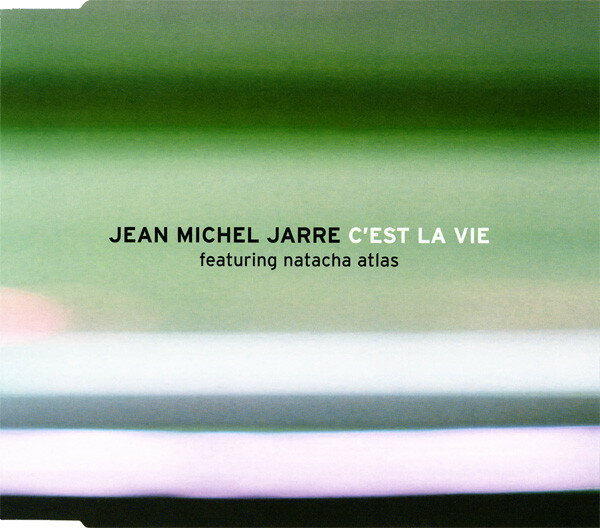 ・アーティスト Jean Michel Jarre, Natacha Atlas ・タイトル C'est La Vie ・レーベル・型番 Epic 6689305 ・フォーマット CD ・コンディション(盤) 可 (VG) ・コンディション(ジャケット) ・コンディション(帯) オビなし ・特記事項 【ケース擦れ】【ケースヒビ】 サンプル画像です。実際の商品の画像ではありません 商品写真はバーコード/カタログ番号に対応したサンプル画像ですので、お送りする商品の画像ではありません。帯やライナーなどの付属品は、特記事項に記載されている場合のみ含まれます。プロモやカラーレコードなどの仕様についても、該当する場合のみ特記事項に記載しています。 【ご購入前に必ずご確認ください】 ・本店サイト(www.recordcity.jp)とは価格、送料が違います ・本店サイト、その他支店のオーダーとは同梱発送できません ・注文確定後に別の注文を頂いた場合、注文同士の同梱は致しかねます。 ・別倉庫から発送しているため、店頭受け渡しは対応しておりません ・一部商品は他の通販サイトでも販売しているため、ご注文のタイミングによっては商品のご用意ができない場合がございます。 ・土日祝日はお休みです 金曜・祝前日9時以降のご連絡またはご入金は、返答または発送が週明け・祝日明けに順次対応となります。 ・ご購入後のキャンセル不可 ご購入後のキャンセルはいかなる理由においてもお受けできません。ご了承の上、ご購入くださいませ。 ・日本郵便(ゆうパック/ゆうメール)によるお届けになります。 ・中古品であることをご理解ください 当ストアでは中古商品を主に販売しております。中古品であることをご理解の上ご購入ください。また、一部商品はRecordCityオンラインストアで試聴可能です。 ・返品について お客様のご都合による返品は一切承っておりません。 表記の内容と実際の商品に相違がある場合、また針飛び等で返品・返金をご希望される場合は、商品の到着後1週間以内にご連絡ください。商品の返送をこちらで確認後、キャンセル・返金を行います。 コンディションVG以下の商品は返品できません。プレイに影響のない表面のこすれ傷、プレス起因のノイズ盤は返品の対象外です。 【コンディション表記】 ・ほぼ新品(M-)(Like New) 完全な新品。未使用。当店ではほぼ使用しません ・非常に良い(EX)(Excellent) 中古盤として美品な状態。わずかな経年を感じるものの傷みを感じさせない、当店基準で最高の状態 ・良い(VG+)(Very Good Plus) 丁寧に扱われた中古品で、軽い使用感がみられる。 ・可(VG)(Acceptable) 使い込まれた中古品で、「良い」よりもさらに使用感がみられる。 ・悪い(VG-)(Bad) 状態が悪いアイテム。使用の保障はなく、再生不可、針飛び、目立つノイズがあるかもしれない。状態によるクレーム不可。返品不可。 ・非常に悪い(G)(Very Bad) 「悪い」よりさらに状態が悪いアイテム。使用の保障はなく、再生不可、針飛び、目立つノイズがあるかもしれない。状態によるクレーム不可。返品不可。 ・ジャンク(Fair)(Junk/Fair) 割れている、反っている、水ダメージがある、カビ、ジャケットが分離している、ひどい書き込み、ひどい擦れなど最低の状態。使用の保障はなく、再生不可、針飛び、目立つノイズがあるかもしれない。状態によるクレーム不可。返品不可。 ・ジャンク(Poor)(Junk/Poor) 割れている、反っている、水ダメージがある、カビ、ジャケットが分離している、ひどい書き込み、ひどい擦れなど最低の状態。使用の保障はなく、再生不可、針飛び、目立つノイズがあるかもしれない。状態によるクレーム不可。返品不可。