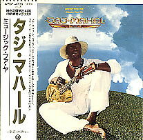 ・アーティスト タジ・マハール ・タイトル ミュージック・ファ・ヤ ・レーベル・型番 Warner Bros. Records WPCP4739 ・フォーマット CD ・コンディション(盤) 良い (VG+) ・コンディション(ジャケット) ・コンディション(帯) オビあり ・特記事項 【帯付き】 【盤汚れ】【ケースヒビ】【カバー変色】 サンプル画像です。実際の商品の画像ではありません 商品写真はバーコード/カタログ番号に対応したサンプル画像ですので、お送りする商品の画像ではありません。帯やライナーなどの付属品は、特記事項に記載されている場合のみ含まれます。プロモやカラーレコードなどの仕様についても、該当する場合のみ特記事項に記載しています。 【ご購入前に必ずご確認ください】 ・本店サイト(www.recordcity.jp)とは価格、送料が違います ・本店サイト、その他支店のオーダーとは同梱発送できません ・注文確定後に別の注文を頂いた場合、注文同士の同梱は致しかねます。 ・別倉庫から発送しているため、店頭受け渡しは対応しておりません ・一部商品は他の通販サイトでも販売しているため、ご注文のタイミングによっては商品のご用意ができない場合がございます。 ・土日祝日はお休みです 金曜・祝前日9時以降のご連絡またはご入金は、返答または発送が週明け・祝日明けに順次対応となります。 ・ご購入後のキャンセル不可 ご購入後のキャンセルはいかなる理由においてもお受けできません。ご了承の上、ご購入くださいませ。 ・日本郵便(ゆうパック/ゆうメール)によるお届けになります。 ・中古品であることをご理解ください 当ストアでは中古商品を主に販売しております。中古品であることをご理解の上ご購入ください。また、一部商品はRecordCityオンラインストアで試聴可能です。 ・返品について お客様のご都合による返品は一切承っておりません。 表記の内容と実際の商品に相違がある場合、また針飛び等で返品・返金をご希望される場合は、商品の到着後1週間以内にご連絡ください。商品の返送をこちらで確認後、キャンセル・返金を行います。 コンディションVG以下の商品は返品できません。プレイに影響のない表面のこすれ傷、プレス起因のノイズ盤は返品の対象外です。 【コンディション表記】 ・ほぼ新品(M-)(Like New) 完全な新品。未使用。当店ではほぼ使用しません ・非常に良い(EX)(Excellent) 中古盤として美品な状態。わずかな経年を感じるものの傷みを感じさせない、当店基準で最高の状態 ・良い(VG+)(Very Good Plus) 丁寧に扱われた中古品で、軽い使用感がみられる。 ・可(VG)(Acceptable) 使い込まれた中古品で、「良い」よりもさらに使用感がみられる。 ・悪い(VG-)(Bad) 状態が悪いアイテム。使用の保障はなく、再生不可、針飛び、目立つノイズがあるかもしれない。状態によるクレーム不可。返品不可。 ・非常に悪い(G)(Very Bad) 「悪い」よりさらに状態が悪いアイテム。使用の保障はなく、再生不可、針飛び、目立つノイズがあるかもしれない。状態によるクレーム不可。返品不可。 ・ジャンク(Fair)(Junk/Fair) 割れている、反っている、水ダメージがある、カビ、ジャケットが分離している、ひどい書き込み、ひどい擦れなど最低の状態。使用の保障はなく、再生不可、針飛び、目立つノイズがあるかもしれない。状態によるクレーム不可。返品不可。 ・ジャンク(Poor)(Junk/Poor) 割れている、反っている、水ダメージがある、カビ、ジャケットが分離している、ひどい書き込み、ひどい擦れなど最低の状態。使用の保障はなく、再生不可、針飛び、目立つノイズがあるかもしれない。状態によるクレーム不可。返品不可。