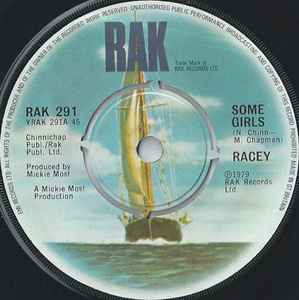 ・アーティスト Racey ・タイトル Some Girls ・レーベル・型番 RAK RAK291 ・フォーマット 7インチレコード ・コンディション(盤) 良い (VG+) ・コンディション(ジャケット) プレインカバー（元ジャケット／カバー無し） ・コンディション(帯) オビなし ・特記事項 【センター無し】 サンプル画像です。実際の商品の画像ではありません 商品写真はバーコード/カタログ番号に対応したサンプル画像ですので、お送りする商品の画像ではありません。帯やライナーなどの付属品は、特記事項に記載されている場合のみ含まれます。プロモやカラーレコードなどの仕様についても、該当する場合のみ特記事項に記載しています。 【ご購入前に必ずご確認ください】 ・本店サイト(www.recordcity.jp)とは価格、送料が違います ・本店サイト、その他支店のオーダーとは同梱発送できません ・注文確定後に別の注文を頂いた場合、注文同士の同梱は致しかねます。 ・別倉庫から発送しているため、店頭受け渡しは対応しておりません ・一部商品は他の通販サイトでも販売しているため、ご注文のタイミングによっては商品のご用意ができない場合がございます。 ・土日祝日はお休みです 金曜・祝前日9時以降のご連絡またはご入金は、返答または発送が週明け・祝日明けに順次対応となります。 ・ご購入後のキャンセル不可 ご購入後のキャンセルはいかなる理由においてもお受けできません。ご了承の上、ご購入くださいませ。 ・日本郵便(ゆうパック/ゆうメール)によるお届けになります。 ・中古品であることをご理解ください 当ストアでは中古商品を主に販売しております。中古品であることをご理解の上ご購入ください。また、一部商品はRecordCityオンラインストアで試聴可能です。 ・返品について お客様のご都合による返品は一切承っておりません。 表記の内容と実際の商品に相違がある場合、また針飛び等で返品・返金をご希望される場合は、商品の到着後1週間以内にご連絡ください。商品の返送をこちらで確認後、キャンセル・返金を行います。 コンディションVG以下の商品は返品できません。プレイに影響のない表面のこすれ傷、プレス起因のノイズ盤は返品の対象外です。 【コンディション表記】 ・ほぼ新品(M-)(Like New) 完全な新品。未使用。当店ではほぼ使用しません ・非常に良い(EX)(Excellent) 中古盤として美品な状態。わずかな経年を感じるものの傷みを感じさせない、当店基準で最高の状態 ・良い(VG+)(Very Good Plus) 丁寧に扱われた中古品で、軽い使用感がみられる。 ・可(VG)(Acceptable) 使い込まれた中古品で、「良い」よりもさらに使用感がみられる。 ・悪い(VG-)(Bad) 状態が悪いアイテム。使用の保障はなく、再生不可、針飛び、目立つノイズがあるかもしれない。状態によるクレーム不可。返品不可。 ・非常に悪い(G)(Very Bad) 「悪い」よりさらに状態が悪いアイテム。使用の保障はなく、再生不可、針飛び、目立つノイズがあるかもしれない。状態によるクレーム不可。返品不可。 ・ジャンク(Fair)(Junk/Fair) 割れている、反っている、水ダメージがある、カビ、ジャケットが分離している、ひどい書き込み、ひどい擦れなど最低の状態。使用の保障はなく、再生不可、針飛び、目立つノイズがあるかもしれない。状態によるクレーム不可。返品不可。 ・ジャンク(Poor)(Junk/Poor) 割れている、反っている、水ダメージがある、カビ、ジャケットが分離している、ひどい書き込み、ひどい擦れなど最低の状態。使用の保障はなく、再生不可、針飛び、目立つノイズがあるかもしれない。状態によるクレーム不可。返品不可。