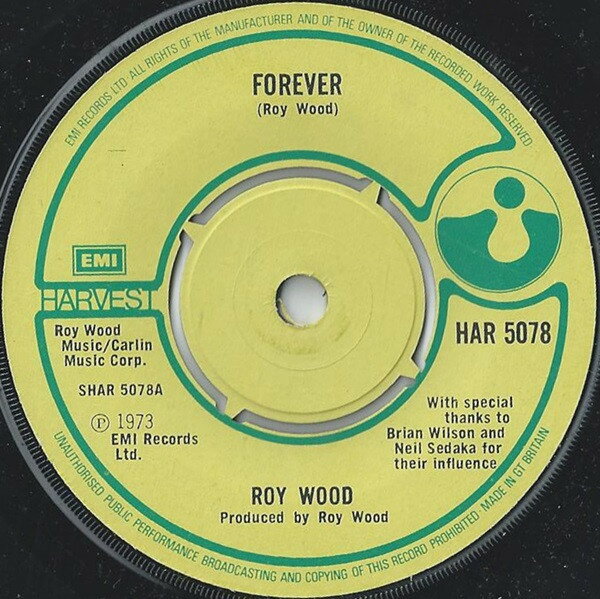 ・アーティスト Roy Wood ・タイトル Forever ・レーベル・型番 Harvest HAR5078 ・フォーマット 7インチレコード ・コンディション(盤) 良い (VG+) ・コンディション(ジャケット) プレインカバー（元ジャケット／カバー無し） ・コンディション(帯) オビなし ・特記事項 【盤に浅い跡】【盤に小さいキズ】【レーベルにシール付着】 サンプル画像です。実際の商品の画像ではありません 商品写真はバーコード/カタログ番号に対応したサンプル画像ですので、お送りする商品の画像ではありません。帯やライナーなどの付属品は、特記事項に記載されている場合のみ含まれます。プロモやカラーレコードなどの仕様についても、該当する場合のみ特記事項に記載しています。 【ご購入前に必ずご確認ください】 ・本店サイト(www.recordcity.jp)とは価格、送料が違います ・本店サイト、その他支店のオーダーとは同梱発送できません ・注文確定後に別の注文を頂いた場合、注文同士の同梱は致しかねます。 ・別倉庫から発送しているため、店頭受け渡しは対応しておりません ・一部商品は他の通販サイトでも販売しているため、ご注文のタイミングによっては商品のご用意ができない場合がございます。 ・土日祝日はお休みです 金曜・祝前日9時以降のご連絡またはご入金は、返答または発送が週明け・祝日明けに順次対応となります。 ・ご購入後のキャンセル不可 ご購入後のキャンセルはいかなる理由においてもお受けできません。ご了承の上、ご購入くださいませ。 ・日本郵便(ゆうパック/ゆうメール)によるお届けになります。 ・中古品であることをご理解ください 当ストアでは中古商品を主に販売しております。中古品であることをご理解の上ご購入ください。また、一部商品はRecordCityオンラインストアで試聴可能です。 ・返品について お客様のご都合による返品は一切承っておりません。 表記の内容と実際の商品に相違がある場合、また針飛び等で返品・返金をご希望される場合は、商品の到着後1週間以内にご連絡ください。商品の返送をこちらで確認後、キャンセル・返金を行います。 コンディションVG以下の商品は返品できません。プレイに影響のない表面のこすれ傷、プレス起因のノイズ盤は返品の対象外です。 【コンディション表記】 ・ほぼ新品(M-)(Like New) 完全な新品。未使用。当店ではほぼ使用しません ・非常に良い(EX)(Excellent) 中古盤として美品な状態。わずかな経年を感じるものの傷みを感じさせない、当店基準で最高の状態 ・良い(VG+)(Very Good Plus) 丁寧に扱われた中古品で、軽い使用感がみられる。 ・可(VG)(Acceptable) 使い込まれた中古品で、「良い」よりもさらに使用感がみられる。 ・悪い(VG-)(Bad) 状態が悪いアイテム。使用の保障はなく、再生不可、針飛び、目立つノイズがあるかもしれない。状態によるクレーム不可。返品不可。 ・非常に悪い(G)(Very Bad) 「悪い」よりさらに状態が悪いアイテム。使用の保障はなく、再生不可、針飛び、目立つノイズがあるかもしれない。状態によるクレーム不可。返品不可。 ・ジャンク(Fair)(Junk/Fair) 割れている、反っている、水ダメージがある、カビ、ジャケットが分離している、ひどい書き込み、ひどい擦れなど最低の状態。使用の保障はなく、再生不可、針飛び、目立つノイズがあるかもしれない。状態によるクレーム不可。返品不可。 ・ジャンク(Poor)(Junk/Poor) 割れている、反っている、水ダメージがある、カビ、ジャケットが分離している、ひどい書き込み、ひどい擦れなど最低の状態。使用の保障はなく、再生不可、針飛び、目立つノイズがあるかもしれない。状態によるクレーム不可。返品不可。
