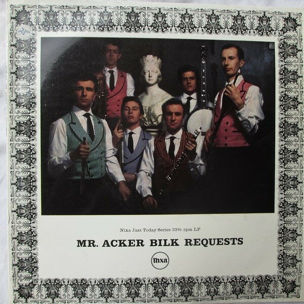 ・アーティスト Acker Bilk ・タイトル Mr. Acker Bilk Requests ・レーベル・型番 PYE NIXA NJT513 ・フォーマット 10インチレコード ・コンディション(盤) 良い (VG+) ・コンディション(ジャケット) 可 (VG) ・コンディション(帯) オビなし ・特記事項 【カバーにシール付着】【カバーに目立つ染み】 サンプル画像です。実際の商品の画像ではありません 商品写真はバーコード/カタログ番号に対応したサンプル画像ですので、お送りする商品の画像ではありません。帯やライナーなどの付属品は、特記事項に記載されている場合のみ含まれます。プロモやカラーレコードなどの仕様についても、該当する場合のみ特記事項に記載しています。 【ご購入前に必ずご確認ください】 ・本店サイト(www.recordcity.jp)とは価格、送料が違います ・本店サイト、その他支店のオーダーとは同梱発送できません ・注文確定後に別の注文を頂いた場合、注文同士の同梱は致しかねます。 ・別倉庫から発送しているため、店頭受け渡しは対応しておりません ・一部商品は他の通販サイトでも販売しているため、ご注文のタイミングによっては商品のご用意ができない場合がございます。 ・土日祝日はお休みです 金曜・祝前日9時以降のご連絡またはご入金は、返答または発送が週明け・祝日明けに順次対応となります。 ・ご購入後のキャンセル不可 ご購入後のキャンセルはいかなる理由においてもお受けできません。ご了承の上、ご購入くださいませ。 ・日本郵便(ゆうパック/ゆうメール)によるお届けになります。 ・中古品であることをご理解ください 当ストアでは中古商品を主に販売しております。中古品であることをご理解の上ご購入ください。また、一部商品はRecordCityオンラインストアで試聴可能です。 ・返品について お客様のご都合による返品は一切承っておりません。 表記の内容と実際の商品に相違がある場合、また針飛び等で返品・返金をご希望される場合は、商品の到着後1週間以内にご連絡ください。商品の返送をこちらで確認後、キャンセル・返金を行います。 コンディションVG以下の商品は返品できません。プレイに影響のない表面のこすれ傷、プレス起因のノイズ盤は返品の対象外です。 【コンディション表記】 ・ほぼ新品(M-)(Like New) 完全な新品。未使用。当店ではほぼ使用しません ・非常に良い(EX)(Excellent) 中古盤として美品な状態。わずかな経年を感じるものの傷みを感じさせない、当店基準で最高の状態 ・良い(VG+)(Very Good Plus) 丁寧に扱われた中古品で、軽い使用感がみられる。 ・可(VG)(Acceptable) 使い込まれた中古品で、「良い」よりもさらに使用感がみられる。 ・悪い(VG-)(Bad) 状態が悪いアイテム。使用の保障はなく、再生不可、針飛び、目立つノイズがあるかもしれない。状態によるクレーム不可。返品不可。 ・非常に悪い(G)(Very Bad) 「悪い」よりさらに状態が悪いアイテム。使用の保障はなく、再生不可、針飛び、目立つノイズがあるかもしれない。状態によるクレーム不可。返品不可。 ・ジャンク(Fair)(Junk/Fair) 割れている、反っている、水ダメージがある、カビ、ジャケットが分離している、ひどい書き込み、ひどい擦れなど最低の状態。使用の保障はなく、再生不可、針飛び、目立つノイズがあるかもしれない。状態によるクレーム不可。返品不可。 ・ジャンク(Poor)(Junk/Poor) 割れている、反っている、水ダメージがある、カビ、ジャケットが分離している、ひどい書き込み、ひどい擦れなど最低の状態。使用の保障はなく、再生不可、針飛び、目立つノイズがあるかもしれない。状態によるクレーム不可。返品不可。