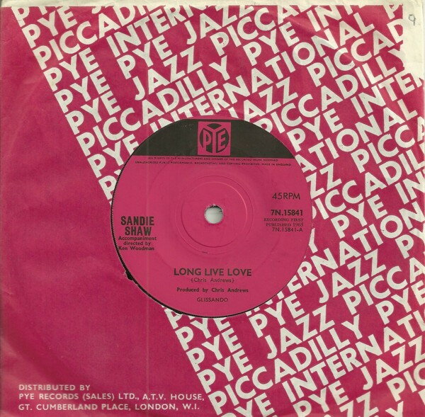 ・アーティスト Sandie Shaw ・タイトル Long Live Love ・レーベル・型番 Pye Records 7N15841 ・フォーマット 7インチレコード ・コンディション(盤) 可 (VG) ・コンディション(ジャケット) プレインカバー（元ジャケット／カバー無し） ・コンディション(帯) オビなし ・特記事項 【盤に目立ったキズ】 サンプル画像です。実際の商品の画像ではありません 商品写真はバーコード/カタログ番号に対応したサンプル画像ですので、お送りする商品の画像ではありません。帯やライナーなどの付属品は、特記事項に記載されている場合のみ含まれます。プロモやカラーレコードなどの仕様についても、該当する場合のみ特記事項に記載しています。 【ご購入前に必ずご確認ください】 ・本店サイト(www.recordcity.jp)とは価格、送料が違います ・本店サイト、その他支店のオーダーとは同梱発送できません ・注文確定後に別の注文を頂いた場合、注文同士の同梱は致しかねます。 ・別倉庫から発送しているため、店頭受け渡しは対応しておりません ・一部商品は他の通販サイトでも販売しているため、ご注文のタイミングによっては商品のご用意ができない場合がございます。 ・土日祝日はお休みです 金曜・祝前日9時以降のご連絡またはご入金は、返答または発送が週明け・祝日明けに順次対応となります。 ・ご購入後のキャンセル不可 ご購入後のキャンセルはいかなる理由においてもお受けできません。ご了承の上、ご購入くださいませ。 ・日本郵便(ゆうパック/ゆうメール)によるお届けになります。 ・中古品であることをご理解ください 当ストアでは中古商品を主に販売しております。中古品であることをご理解の上ご購入ください。また、一部商品はRecordCityオンラインストアで試聴可能です。 ・返品について お客様のご都合による返品は一切承っておりません。 表記の内容と実際の商品に相違がある場合、また針飛び等で返品・返金をご希望される場合は、商品の到着後1週間以内にご連絡ください。商品の返送をこちらで確認後、キャンセル・返金を行います。 コンディションVG以下の商品は返品できません。プレイに影響のない表面のこすれ傷、プレス起因のノイズ盤は返品の対象外です。 【コンディション表記】 ・ほぼ新品(M-)(Like New) 完全な新品。未使用。当店ではほぼ使用しません ・非常に良い(EX)(Excellent) 中古盤として美品な状態。わずかな経年を感じるものの傷みを感じさせない、当店基準で最高の状態 ・良い(VG+)(Very Good Plus) 丁寧に扱われた中古品で、軽い使用感がみられる。 ・可(VG)(Acceptable) 使い込まれた中古品で、「良い」よりもさらに使用感がみられる。 ・悪い(VG-)(Bad) 状態が悪いアイテム。使用の保障はなく、再生不可、針飛び、目立つノイズがあるかもしれない。状態によるクレーム不可。返品不可。 ・非常に悪い(G)(Very Bad) 「悪い」よりさらに状態が悪いアイテム。使用の保障はなく、再生不可、針飛び、目立つノイズがあるかもしれない。状態によるクレーム不可。返品不可。 ・ジャンク(Fair)(Junk/Fair) 割れている、反っている、水ダメージがある、カビ、ジャケットが分離している、ひどい書き込み、ひどい擦れなど最低の状態。使用の保障はなく、再生不可、針飛び、目立つノイズがあるかもしれない。状態によるクレーム不可。返品不可。 ・ジャンク(Poor)(Junk/Poor) 割れている、反っている、水ダメージがある、カビ、ジャケットが分離している、ひどい書き込み、ひどい擦れなど最低の状態。使用の保障はなく、再生不可、針飛び、目立つノイズがあるかもしれない。状態によるクレーム不可。返品不可。