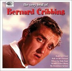 ・アーティスト Bernard Cribbins ・タイトル Very Best Of Bernard Cribbins ・レーベル・型番 EMI Gold 724357865821 ・フォーマット CD ・コンディション(盤) 可 (VG) ・コンディション(ジャケット) ・コンディション(帯) オビなし ・特記事項 【ケース割れ】 【ケース擦れ】【ケース汚れ】 サンプル画像です。実際の商品の画像ではありません 商品写真はバーコード/カタログ番号に対応したサンプル画像ですので、お送りする商品の画像ではありません。帯やライナーなどの付属品は、特記事項に記載されている場合のみ含まれます。プロモやカラーレコードなどの仕様についても、該当する場合のみ特記事項に記載しています。 【ご購入前に必ずご確認ください】 ・本店サイト(www.recordcity.jp)とは価格、送料が違います ・本店サイト、その他支店のオーダーとは同梱発送できません ・注文確定後に別の注文を頂いた場合、注文同士の同梱は致しかねます。 ・別倉庫から発送しているため、店頭受け渡しは対応しておりません ・一部商品は他の通販サイトでも販売しているため、ご注文のタイミングによっては商品のご用意ができない場合がございます。 ・土日祝日はお休みです 金曜・祝前日9時以降のご連絡またはご入金は、返答または発送が週明け・祝日明けに順次対応となります。 ・ご購入後のキャンセル不可 ご購入後のキャンセルはいかなる理由においてもお受けできません。ご了承の上、ご購入くださいませ。 ・日本郵便(ゆうパック/ゆうメール)によるお届けになります。 ・中古品であることをご理解ください 当ストアでは中古商品を主に販売しております。中古品であることをご理解の上ご購入ください。また、一部商品はRecordCityオンラインストアで試聴可能です。 ・返品について お客様のご都合による返品は一切承っておりません。 表記の内容と実際の商品に相違がある場合、また針飛び等で返品・返金をご希望される場合は、商品の到着後1週間以内にご連絡ください。商品の返送をこちらで確認後、キャンセル・返金を行います。 コンディションVG以下の商品は返品できません。プレイに影響のない表面のこすれ傷、プレス起因のノイズ盤は返品の対象外です。 【コンディション表記】 ・ほぼ新品(M-)(Like New) 完全な新品。未使用。当店ではほぼ使用しません ・非常に良い(EX)(Excellent) 中古盤として美品な状態。わずかな経年を感じるものの傷みを感じさせない、当店基準で最高の状態 ・良い(VG+)(Very Good Plus) 丁寧に扱われた中古品で、軽い使用感がみられる。 ・可(VG)(Acceptable) 使い込まれた中古品で、「良い」よりもさらに使用感がみられる。 ・悪い(VG-)(Bad) 状態が悪いアイテム。使用の保障はなく、再生不可、針飛び、目立つノイズがあるかもしれない。状態によるクレーム不可。返品不可。 ・非常に悪い(G)(Very Bad) 「悪い」よりさらに状態が悪いアイテム。使用の保障はなく、再生不可、針飛び、目立つノイズがあるかもしれない。状態によるクレーム不可。返品不可。 ・ジャンク(Fair)(Junk/Fair) 割れている、反っている、水ダメージがある、カビ、ジャケットが分離している、ひどい書き込み、ひどい擦れなど最低の状態。使用の保障はなく、再生不可、針飛び、目立つノイズがあるかもしれない。状態によるクレーム不可。返品不可。 ・ジャンク(Poor)(Junk/Poor) 割れている、反っている、水ダメージがある、カビ、ジャケットが分離している、ひどい書き込み、ひどい擦れなど最低の状態。使用の保障はなく、再生不可、針飛び、目立つノイズがあるかもしれない。状態によるクレーム不可。返品不可。
