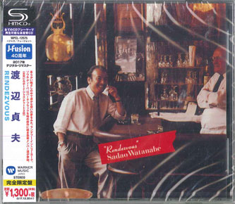 ・アーティスト 渡辺貞夫 ・タイトル ランデブー (SHM-CD) ・レーベル・型番 WARNER MUSIC JAPAN WPCL12575 ・フォーマット CD ・コンディション(盤) 新品 (M) ・コンディション(ジャケット) 新品 (M) ・コンディション(帯) 新品 (M) ・特記事項 【未開封】 【帯付き】 サンプル画像です。実際の商品の画像ではありません 商品写真はバーコード/カタログ番号に対応したサンプル画像ですので、お送りする商品の画像ではありません。帯やライナーなどの付属品は、特記事項に記載されている場合のみ含まれます。プロモやカラーレコードなどの仕様についても、該当する場合のみ特記事項に記載しています。 【ご購入前に必ずご確認ください】 ・本店サイト(www.recordcity.jp)とは価格、送料が違います ・本店サイト、その他支店のオーダーとは同梱発送できません ・注文確定後に別の注文を頂いた場合、注文同士の同梱は致しかねます。 ・別倉庫から発送しているため、店頭受け渡しは対応しておりません ・一部商品は他の通販サイトでも販売しているため、ご注文のタイミングによっては商品のご用意ができない場合がございます。 ・土日祝日はお休みです 金曜・祝前日9時以降のご連絡またはご入金は、返答または発送が週明け・祝日明けに順次対応となります。 ・ご購入後のキャンセル不可 ご購入後のキャンセルはいかなる理由においてもお受けできません。ご了承の上、ご購入くださいませ。 ・日本郵便(ゆうパック/ゆうメール)によるお届けになります。 ・中古品であることをご理解ください 当ストアでは中古商品を主に販売しております。中古品であることをご理解の上ご購入ください。また、一部商品はRecordCityオンラインストアで試聴可能です。 ・返品について お客様のご都合による返品は一切承っておりません。 表記の内容と実際の商品に相違がある場合、また針飛び等で返品・返金をご希望される場合は、商品の到着後1週間以内にご連絡ください。商品の返送をこちらで確認後、キャンセル・返金を行います。 コンディションVG以下の商品は返品できません。プレイに影響のない表面のこすれ傷、プレス起因のノイズ盤は返品の対象外です。 【コンディション表記】 ・ほぼ新品(M-)(Like New) 完全な新品。未使用。当店ではほぼ使用しません ・非常に良い(EX)(Excellent) 中古盤として美品な状態。わずかな経年を感じるものの傷みを感じさせない、当店基準で最高の状態 ・良い(VG+)(Very Good Plus) 丁寧に扱われた中古品で、軽い使用感がみられる。 ・可(VG)(Acceptable) 使い込まれた中古品で、「良い」よりもさらに使用感がみられる。 ・悪い(VG-)(Bad) 状態が悪いアイテム。使用の保障はなく、再生不可、針飛び、目立つノイズがあるかもしれない。状態によるクレーム不可。返品不可。 ・非常に悪い(G)(Very Bad) 「悪い」よりさらに状態が悪いアイテム。使用の保障はなく、再生不可、針飛び、目立つノイズがあるかもしれない。状態によるクレーム不可。返品不可。 ・ジャンク(Fair)(Junk/Fair) 割れている、反っている、水ダメージがある、カビ、ジャケットが分離している、ひどい書き込み、ひどい擦れなど最低の状態。使用の保障はなく、再生不可、針飛び、目立つノイズがあるかもしれない。状態によるクレーム不可。返品不可。 ・ジャンク(Poor)(Junk/Poor) 割れている、反っている、水ダメージがある、カビ、ジャケットが分離している、ひどい書き込み、ひどい擦れなど最低の状態。使用の保障はなく、再生不可、針飛び、目立つノイズがあるかもしれない。状態によるクレーム不可。返品不可。