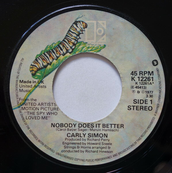 ・アーティスト Carly Simon ・タイトル Nobody Does It Better ・レーベル・型番 ELEKTRA K12261 ・フォーマット 7インチレコード ・コンディション(盤) 良い (VG+) ・コンディション(ジャケット) プレインカバー（元ジャケット／カバー無し） ・コンディション(帯) オビなし ・特記事項 【表カバーに書き込み】【カンパニースリーブ】 サンプル画像です。実際の商品の画像ではありません 商品写真はバーコード/カタログ番号に対応したサンプル画像ですので、お送りする商品の画像ではありません。帯やライナーなどの付属品は、特記事項に記載されている場合のみ含まれます。プロモやカラーレコードなどの仕様についても、該当する場合のみ特記事項に記載しています。 【ご購入前に必ずご確認ください】 ・本店サイト(www.recordcity.jp)とは価格、送料が違います ・本店サイト、その他支店のオーダーとは同梱発送できません ・注文確定後に別の注文を頂いた場合、注文同士の同梱は致しかねます。 ・別倉庫から発送しているため、店頭受け渡しは対応しておりません ・一部商品は他の通販サイトでも販売しているため、ご注文のタイミングによっては商品のご用意ができない場合がございます。 ・土日祝日はお休みです 金曜・祝前日9時以降のご連絡またはご入金は、返答または発送が週明け・祝日明けに順次対応となります。 ・ご購入後のキャンセル不可 ご購入後のキャンセルはいかなる理由においてもお受けできません。ご了承の上、ご購入くださいませ。 ・日本郵便(ゆうパック/ゆうメール)によるお届けになります。 ・中古品であることをご理解ください 当ストアでは中古商品を主に販売しております。中古品であることをご理解の上ご購入ください。また、一部商品はRecordCityオンラインストアで試聴可能です。 ・返品について お客様のご都合による返品は一切承っておりません。 表記の内容と実際の商品に相違がある場合、また針飛び等で返品・返金をご希望される場合は、商品の到着後1週間以内にご連絡ください。商品の返送をこちらで確認後、キャンセル・返金を行います。 コンディションVG以下の商品は返品できません。プレイに影響のない表面のこすれ傷、プレス起因のノイズ盤は返品の対象外です。 【コンディション表記】 ・ほぼ新品(M-)(Like New) 完全な新品。未使用。当店ではほぼ使用しません ・非常に良い(EX)(Excellent) 中古盤として美品な状態。わずかな経年を感じるものの傷みを感じさせない、当店基準で最高の状態 ・良い(VG+)(Very Good Plus) 丁寧に扱われた中古品で、軽い使用感がみられる。 ・可(VG)(Acceptable) 使い込まれた中古品で、「良い」よりもさらに使用感がみられる。 ・悪い(VG-)(Bad) 状態が悪いアイテム。使用の保障はなく、再生不可、針飛び、目立つノイズがあるかもしれない。状態によるクレーム不可。返品不可。 ・非常に悪い(G)(Very Bad) 「悪い」よりさらに状態が悪いアイテム。使用の保障はなく、再生不可、針飛び、目立つノイズがあるかもしれない。状態によるクレーム不可。返品不可。 ・ジャンク(Fair)(Junk/Fair) 割れている、反っている、水ダメージがある、カビ、ジャケットが分離している、ひどい書き込み、ひどい擦れなど最低の状態。使用の保障はなく、再生不可、針飛び、目立つノイズがあるかもしれない。状態によるクレーム不可。返品不可。 ・ジャンク(Poor)(Junk/Poor) 割れている、反っている、水ダメージがある、カビ、ジャケットが分離している、ひどい書き込み、ひどい擦れなど最低の状態。使用の保障はなく、再生不可、針飛び、目立つノイズがあるかもしれない。状態によるクレーム不可。返品不可。