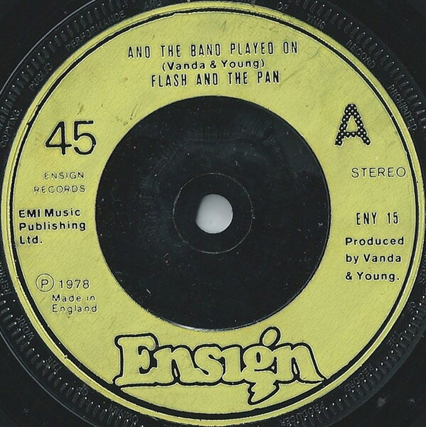 ・アーティスト Flash & The Pan ・タイトル And The Band Played On ・レーベル・型番 Ensign ENY15 ・フォーマット 7インチレコード ・コンディション(盤) 良い (VG+) ・コンディション(ジャケット) プレインカバー（元ジャケット／カバー無し） ・コンディション(帯) オビなし ・特記事項 サンプル画像です。実際の商品の画像ではありません 商品写真はバーコード/カタログ番号に対応したサンプル画像ですので、お送りする商品の画像ではありません。帯やライナーなどの付属品は、特記事項に記載されている場合のみ含まれます。プロモやカラーレコードなどの仕様についても、該当する場合のみ特記事項に記載しています。 【ご購入前に必ずご確認ください】 ・本店サイト(www.recordcity.jp)とは価格、送料が違います ・本店サイト、その他支店のオーダーとは同梱発送できません ・注文確定後に別の注文を頂いた場合、注文同士の同梱は致しかねます。 ・別倉庫から発送しているため、店頭受け渡しは対応しておりません ・一部商品は他の通販サイトでも販売しているため、ご注文のタイミングによっては商品のご用意ができない場合がございます。 ・土日祝日はお休みです 金曜・祝前日9時以降のご連絡またはご入金は、返答または発送が週明け・祝日明けに順次対応となります。 ・ご購入後のキャンセル不可 ご購入後のキャンセルはいかなる理由においてもお受けできません。ご了承の上、ご購入くださいませ。 ・日本郵便(ゆうパック/ゆうメール)によるお届けになります。 ・中古品であることをご理解ください 当ストアでは中古商品を主に販売しております。中古品であることをご理解の上ご購入ください。また、一部商品はRecordCityオンラインストアで試聴可能です。 ・返品について お客様のご都合による返品は一切承っておりません。 表記の内容と実際の商品に相違がある場合、また針飛び等で返品・返金をご希望される場合は、商品の到着後1週間以内にご連絡ください。商品の返送をこちらで確認後、キャンセル・返金を行います。 コンディションVG以下の商品は返品できません。プレイに影響のない表面のこすれ傷、プレス起因のノイズ盤は返品の対象外です。 【コンディション表記】 ・ほぼ新品(M-)(Like New) 完全な新品。未使用。当店ではほぼ使用しません ・非常に良い(EX)(Excellent) 中古盤として美品な状態。わずかな経年を感じるものの傷みを感じさせない、当店基準で最高の状態 ・良い(VG+)(Very Good Plus) 丁寧に扱われた中古品で、軽い使用感がみられる。 ・可(VG)(Acceptable) 使い込まれた中古品で、「良い」よりもさらに使用感がみられる。 ・悪い(VG-)(Bad) 状態が悪いアイテム。使用の保障はなく、再生不可、針飛び、目立つノイズがあるかもしれない。状態によるクレーム不可。返品不可。 ・非常に悪い(G)(Very Bad) 「悪い」よりさらに状態が悪いアイテム。使用の保障はなく、再生不可、針飛び、目立つノイズがあるかもしれない。状態によるクレーム不可。返品不可。 ・ジャンク(Fair)(Junk/Fair) 割れている、反っている、水ダメージがある、カビ、ジャケットが分離している、ひどい書き込み、ひどい擦れなど最低の状態。使用の保障はなく、再生不可、針飛び、目立つノイズがあるかもしれない。状態によるクレーム不可。返品不可。 ・ジャンク(Poor)(Junk/Poor) 割れている、反っている、水ダメージがある、カビ、ジャケットが分離している、ひどい書き込み、ひどい擦れなど最低の状態。使用の保障はなく、再生不可、針飛び、目立つノイズがあるかもしれない。状態によるクレーム不可。返品不可。