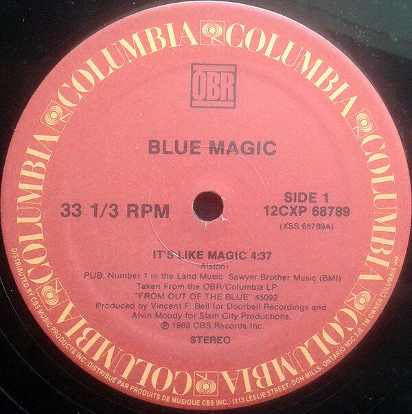 ・アーティスト Blue Magic ・タイトル It's Like Magic ・レーベル・型番 Columbia 12CXP68789 ・フォーマット 12インチレコード ・コンディション(盤) 良い (VG+) ・コンディション(ジャケット) プレインカバー（元ジャケット／カバー無し） ・コンディション(帯) オビなし ・特記事項 【カバーにキズ/ダメージ】【レーベルに書き込み】【盤汚れ】 サンプル画像です。実際の商品の画像ではありません 商品写真はバーコード/カタログ番号に対応したサンプル画像ですので、お送りする商品の画像ではありません。帯やライナーなどの付属品は、特記事項に記載されている場合のみ含まれます。プロモやカラーレコードなどの仕様についても、該当する場合のみ特記事項に記載しています。 【ご購入前に必ずご確認ください】 ・本店サイト(www.recordcity.jp)とは価格、送料が違います ・本店サイト、その他支店のオーダーとは同梱発送できません ・注文確定後に別の注文を頂いた場合、注文同士の同梱は致しかねます。 ・別倉庫から発送しているため、店頭受け渡しは対応しておりません ・一部商品は他の通販サイトでも販売しているため、ご注文のタイミングによっては商品のご用意ができない場合がございます。 ・土日祝日はお休みです 金曜・祝前日9時以降のご連絡またはご入金は、返答または発送が週明け・祝日明けに順次対応となります。 ・ご購入後のキャンセル不可 ご購入後のキャンセルはいかなる理由においてもお受けできません。ご了承の上、ご購入くださいませ。 ・日本郵便(ゆうパック/ゆうメール)によるお届けになります。 ・中古品であることをご理解ください 当ストアでは中古商品を主に販売しております。中古品であることをご理解の上ご購入ください。また、一部商品はRecordCityオンラインストアで試聴可能です。 ・返品について お客様のご都合による返品は一切承っておりません。 表記の内容と実際の商品に相違がある場合、また針飛び等で返品・返金をご希望される場合は、商品の到着後1週間以内にご連絡ください。商品の返送をこちらで確認後、キャンセル・返金を行います。 コンディションVG以下の商品は返品できません。プレイに影響のない表面のこすれ傷、プレス起因のノイズ盤は返品の対象外です。 【コンディション表記】 ・ほぼ新品(M-)(Like New) 完全な新品。未使用。当店ではほぼ使用しません ・非常に良い(EX)(Excellent) 中古盤として美品な状態。わずかな経年を感じるものの傷みを感じさせない、当店基準で最高の状態 ・良い(VG+)(Very Good Plus) 丁寧に扱われた中古品で、軽い使用感がみられる。 ・可(VG)(Acceptable) 使い込まれた中古品で、「良い」よりもさらに使用感がみられる。 ・悪い(VG-)(Bad) 状態が悪いアイテム。使用の保障はなく、再生不可、針飛び、目立つノイズがあるかもしれない。状態によるクレーム不可。返品不可。 ・非常に悪い(G)(Very Bad) 「悪い」よりさらに状態が悪いアイテム。使用の保障はなく、再生不可、針飛び、目立つノイズがあるかもしれない。状態によるクレーム不可。返品不可。 ・ジャンク(Fair)(Junk/Fair) 割れている、反っている、水ダメージがある、カビ、ジャケットが分離している、ひどい書き込み、ひどい擦れなど最低の状態。使用の保障はなく、再生不可、針飛び、目立つノイズがあるかもしれない。状態によるクレーム不可。返品不可。 ・ジャンク(Poor)(Junk/Poor) 割れている、反っている、水ダメージがある、カビ、ジャケットが分離している、ひどい書き込み、ひどい擦れなど最低の状態。使用の保障はなく、再生不可、針飛び、目立つノイズがあるかもしれない。状態によるクレーム不可。返品不可。