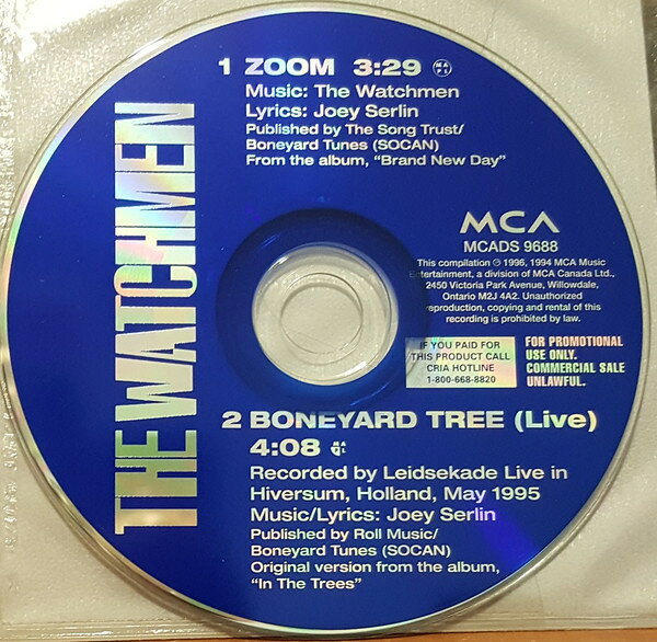 ・アーティスト Watchmen ・タイトル Zoom / Boneyard Tree ・レーベル・型番 MCA MCADS9688 ・フォーマット CD ・コンディション(盤) 良い (VG+) ・コンディション(ジャケット) ・コンディション(帯) オビなし ・特記事項 【ソフトケース入り（プラケースなし）】 サンプル画像です。実際の商品の画像ではありません 商品写真はバーコード/カタログ番号に対応したサンプル画像ですので、お送りする商品の画像ではありません。帯やライナーなどの付属品は、特記事項に記載されている場合のみ含まれます。プロモやカラーレコードなどの仕様についても、該当する場合のみ特記事項に記載しています。 【ご購入前に必ずご確認ください】 ・本店サイト(www.recordcity.jp)とは価格、送料が違います ・本店サイト、その他支店のオーダーとは同梱発送できません ・注文確定後に別の注文を頂いた場合、注文同士の同梱は致しかねます。 ・別倉庫から発送しているため、店頭受け渡しは対応しておりません ・一部商品は他の通販サイトでも販売しているため、ご注文のタイミングによっては商品のご用意ができない場合がございます。 ・土日祝日はお休みです 金曜・祝前日9時以降のご連絡またはご入金は、返答または発送が週明け・祝日明けに順次対応となります。 ・ご購入後のキャンセル不可 ご購入後のキャンセルはいかなる理由においてもお受けできません。ご了承の上、ご購入くださいませ。 ・日本郵便(ゆうパック/ゆうメール)によるお届けになります。 ・中古品であることをご理解ください 当ストアでは中古商品を主に販売しております。中古品であることをご理解の上ご購入ください。また、一部商品はRecordCityオンラインストアで試聴可能です。 ・返品について お客様のご都合による返品は一切承っておりません。 表記の内容と実際の商品に相違がある場合、また針飛び等で返品・返金をご希望される場合は、商品の到着後1週間以内にご連絡ください。商品の返送をこちらで確認後、キャンセル・返金を行います。 コンディションVG以下の商品は返品できません。プレイに影響のない表面のこすれ傷、プレス起因のノイズ盤は返品の対象外です。 【コンディション表記】 ・ほぼ新品(M-)(Like New) 完全な新品。未使用。当店ではほぼ使用しません ・非常に良い(EX)(Excellent) 中古盤として美品な状態。わずかな経年を感じるものの傷みを感じさせない、当店基準で最高の状態 ・良い(VG+)(Very Good Plus) 丁寧に扱われた中古品で、軽い使用感がみられる。 ・可(VG)(Acceptable) 使い込まれた中古品で、「良い」よりもさらに使用感がみられる。 ・悪い(VG-)(Bad) 状態が悪いアイテム。使用の保障はなく、再生不可、針飛び、目立つノイズがあるかもしれない。状態によるクレーム不可。返品不可。 ・非常に悪い(G)(Very Bad) 「悪い」よりさらに状態が悪いアイテム。使用の保障はなく、再生不可、針飛び、目立つノイズがあるかもしれない。状態によるクレーム不可。返品不可。 ・ジャンク(Fair)(Junk/Fair) 割れている、反っている、水ダメージがある、カビ、ジャケットが分離している、ひどい書き込み、ひどい擦れなど最低の状態。使用の保障はなく、再生不可、針飛び、目立つノイズがあるかもしれない。状態によるクレーム不可。返品不可。 ・ジャンク(Poor)(Junk/Poor) 割れている、反っている、水ダメージがある、カビ、ジャケットが分離している、ひどい書き込み、ひどい擦れなど最低の状態。使用の保障はなく、再生不可、針飛び、目立つノイズがあるかもしれない。状態によるクレーム不可。返品不可。