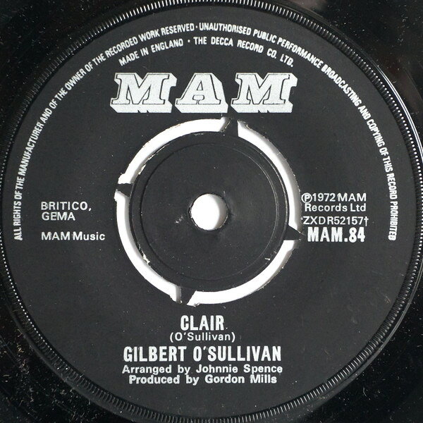 ・アーティスト Gilbert O'Sullivan ・タイトル Clair ・レーベル・型番 MAM MAM84 ・フォーマット 7インチレコード ・コンディション(盤) 良い (VG+) ・コンディション(ジャケット) プレインカバー（元ジャケット／カバー無し） ・コンディション(帯) オビなし ・特記事項 【盤に薄い跡】【盤汚れ】 サンプル画像です。実際の商品の画像ではありません 商品写真はバーコード/カタログ番号に対応したサンプル画像ですので、お送りする商品の画像ではありません。帯やライナーなどの付属品は、特記事項に記載されている場合のみ含まれます。プロモやカラーレコードなどの仕様についても、該当する場合のみ特記事項に記載しています。 【ご購入前に必ずご確認ください】 ・本店サイト(www.recordcity.jp)とは価格、送料が違います ・本店サイト、その他支店のオーダーとは同梱発送できません ・注文確定後に別の注文を頂いた場合、注文同士の同梱は致しかねます。 ・別倉庫から発送しているため、店頭受け渡しは対応しておりません ・一部商品は他の通販サイトでも販売しているため、ご注文のタイミングによっては商品のご用意ができない場合がございます。 ・土日祝日はお休みです 金曜・祝前日9時以降のご連絡またはご入金は、返答または発送が週明け・祝日明けに順次対応となります。 ・ご購入後のキャンセル不可 ご購入後のキャンセルはいかなる理由においてもお受けできません。ご了承の上、ご購入くださいませ。 ・日本郵便(ゆうパック/ゆうメール)によるお届けになります。 ・中古品であることをご理解ください 当ストアでは中古商品を主に販売しております。中古品であることをご理解の上ご購入ください。また、一部商品はRecordCityオンラインストアで試聴可能です。 ・返品について お客様のご都合による返品は一切承っておりません。 表記の内容と実際の商品に相違がある場合、また針飛び等で返品・返金をご希望される場合は、商品の到着後1週間以内にご連絡ください。商品の返送をこちらで確認後、キャンセル・返金を行います。 コンディションVG以下の商品は返品できません。プレイに影響のない表面のこすれ傷、プレス起因のノイズ盤は返品の対象外です。 【コンディション表記】 ・ほぼ新品(M-)(Like New) 完全な新品。未使用。当店ではほぼ使用しません ・非常に良い(EX)(Excellent) 中古盤として美品な状態。わずかな経年を感じるものの傷みを感じさせない、当店基準で最高の状態 ・良い(VG+)(Very Good Plus) 丁寧に扱われた中古品で、軽い使用感がみられる。 ・可(VG)(Acceptable) 使い込まれた中古品で、「良い」よりもさらに使用感がみられる。 ・悪い(VG-)(Bad) 状態が悪いアイテム。使用の保障はなく、再生不可、針飛び、目立つノイズがあるかもしれない。状態によるクレーム不可。返品不可。 ・非常に悪い(G)(Very Bad) 「悪い」よりさらに状態が悪いアイテム。使用の保障はなく、再生不可、針飛び、目立つノイズがあるかもしれない。状態によるクレーム不可。返品不可。 ・ジャンク(Fair)(Junk/Fair) 割れている、反っている、水ダメージがある、カビ、ジャケットが分離している、ひどい書き込み、ひどい擦れなど最低の状態。使用の保障はなく、再生不可、針飛び、目立つノイズがあるかもしれない。状態によるクレーム不可。返品不可。 ・ジャンク(Poor)(Junk/Poor) 割れている、反っている、水ダメージがある、カビ、ジャケットが分離している、ひどい書き込み、ひどい擦れなど最低の状態。使用の保障はなく、再生不可、針飛び、目立つノイズがあるかもしれない。状態によるクレーム不可。返品不可。