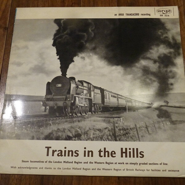 ・アーティスト Peter Handford ・タイトル Trains In The Hills ・レーベル・型番 ARGO SR524 ・フォーマット LPレコード ・コンディション(盤) 非常に良い(EX) ・コンディション(ジャケット) 非常に良い(EX) ・コンディション(帯) オビなし ・特記事項 【ピナップ/ポートレート/カード付き】 サンプル画像です。実際の商品の画像ではありません 商品写真はバーコード/カタログ番号に対応したサンプル画像ですので、お送りする商品の画像ではありません。帯やライナーなどの付属品は、特記事項に記載されている場合のみ含まれます。プロモやカラーレコードなどの仕様についても、該当する場合のみ特記事項に記載しています。 【ご購入前に必ずご確認ください】 ・本店サイト(www.recordcity.jp)とは価格、送料が違います ・本店サイト、その他支店のオーダーとは同梱発送できません ・注文確定後に別の注文を頂いた場合、注文同士の同梱は致しかねます。 ・別倉庫から発送しているため、店頭受け渡しは対応しておりません ・一部商品は他の通販サイトでも販売しているため、ご注文のタイミングによっては商品のご用意ができない場合がございます。 ・土日祝日はお休みです 金曜・祝前日9時以降のご連絡またはご入金は、返答または発送が週明け・祝日明けに順次対応となります。 ・ご購入後のキャンセル不可 ご購入後のキャンセルはいかなる理由においてもお受けできません。ご了承の上、ご購入くださいませ。 ・日本郵便(ゆうパック/ゆうメール)によるお届けになります。 ・中古品であることをご理解ください 当ストアでは中古商品を主に販売しております。中古品であることをご理解の上ご購入ください。また、一部商品はRecordCityオンラインストアで試聴可能です。 ・返品について お客様のご都合による返品は一切承っておりません。 表記の内容と実際の商品に相違がある場合、また針飛び等で返品・返金をご希望される場合は、商品の到着後1週間以内にご連絡ください。商品の返送をこちらで確認後、キャンセル・返金を行います。 コンディションVG以下の商品は返品できません。プレイに影響のない表面のこすれ傷、プレス起因のノイズ盤は返品の対象外です。 【コンディション表記】 ・ほぼ新品(M-)(Like New) 完全な新品。未使用。当店ではほぼ使用しません ・非常に良い(EX)(Excellent) 中古盤として美品な状態。わずかな経年を感じるものの傷みを感じさせない、当店基準で最高の状態 ・良い(VG+)(Very Good Plus) 丁寧に扱われた中古品で、軽い使用感がみられる。 ・可(VG)(Acceptable) 使い込まれた中古品で、「良い」よりもさらに使用感がみられる。 ・悪い(VG-)(Bad) 状態が悪いアイテム。使用の保障はなく、再生不可、針飛び、目立つノイズがあるかもしれない。状態によるクレーム不可。返品不可。 ・非常に悪い(G)(Very Bad) 「悪い」よりさらに状態が悪いアイテム。使用の保障はなく、再生不可、針飛び、目立つノイズがあるかもしれない。状態によるクレーム不可。返品不可。 ・ジャンク(Fair)(Junk/Fair) 割れている、反っている、水ダメージがある、カビ、ジャケットが分離している、ひどい書き込み、ひどい擦れなど最低の状態。使用の保障はなく、再生不可、針飛び、目立つノイズがあるかもしれない。状態によるクレーム不可。返品不可。 ・ジャンク(Poor)(Junk/Poor) 割れている、反っている、水ダメージがある、カビ、ジャケットが分離している、ひどい書き込み、ひどい擦れなど最低の状態。使用の保障はなく、再生不可、針飛び、目立つノイズがあるかもしれない。状態によるクレーム不可。返品不可。