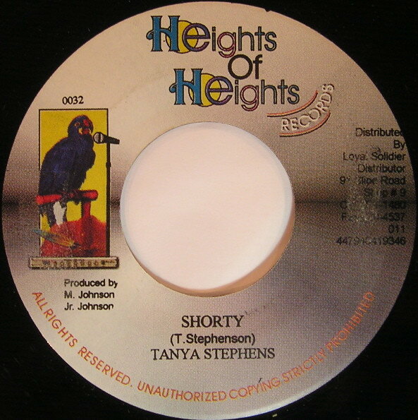 ・アーティスト Tanya Stephens / Parrot / Ruddy Irie ・タイトル Shorty / Say Your Name ・レーベル・型番 Heights Of Heights NONE ・フォーマット 7インチレコード ・コンディション(盤) 良い (VG+) ・コンディション(ジャケット) プレインカバー（元ジャケット／カバー無し） ・コンディション(帯) オビなし ・特記事項 サンプル画像です。実際の商品の画像ではありません 商品写真はバーコード/カタログ番号に対応したサンプル画像ですので、お送りする商品の画像ではありません。帯やライナーなどの付属品は、特記事項に記載されている場合のみ含まれます。プロモやカラーレコードなどの仕様についても、該当する場合のみ特記事項に記載しています。 【ご購入前に必ずご確認ください】 ・本店サイト(www.recordcity.jp)とは価格、送料が違います ・本店サイト、その他支店のオーダーとは同梱発送できません ・注文確定後に別の注文を頂いた場合、注文同士の同梱は致しかねます。 ・別倉庫から発送しているため、店頭受け渡しは対応しておりません ・一部商品は他の通販サイトでも販売しているため、ご注文のタイミングによっては商品のご用意ができない場合がございます。 ・土日祝日はお休みです 金曜・祝前日9時以降のご連絡またはご入金は、返答または発送が週明け・祝日明けに順次対応となります。 ・ご購入後のキャンセル不可 ご購入後のキャンセルはいかなる理由においてもお受けできません。ご了承の上、ご購入くださいませ。 ・日本郵便(ゆうパック/ゆうメール)によるお届けになります。 ・中古品であることをご理解ください 当ストアでは中古商品を主に販売しております。中古品であることをご理解の上ご購入ください。また、一部商品はRecordCityオンラインストアで試聴可能です。 ・返品について お客様のご都合による返品は一切承っておりません。 表記の内容と実際の商品に相違がある場合、また針飛び等で返品・返金をご希望される場合は、商品の到着後1週間以内にご連絡ください。商品の返送をこちらで確認後、キャンセル・返金を行います。 コンディションVG以下の商品は返品できません。プレイに影響のない表面のこすれ傷、プレス起因のノイズ盤は返品の対象外です。 【コンディション表記】 ・ほぼ新品(M-)(Like New) 完全な新品。未使用。当店ではほぼ使用しません ・非常に良い(EX)(Excellent) 中古盤として美品な状態。わずかな経年を感じるものの傷みを感じさせない、当店基準で最高の状態 ・良い(VG+)(Very Good Plus) 丁寧に扱われた中古品で、軽い使用感がみられる。 ・可(VG)(Acceptable) 使い込まれた中古品で、「良い」よりもさらに使用感がみられる。 ・悪い(VG-)(Bad) 状態が悪いアイテム。使用の保障はなく、再生不可、針飛び、目立つノイズがあるかもしれない。状態によるクレーム不可。返品不可。 ・非常に悪い(G)(Very Bad) 「悪い」よりさらに状態が悪いアイテム。使用の保障はなく、再生不可、針飛び、目立つノイズがあるかもしれない。状態によるクレーム不可。返品不可。 ・ジャンク(Fair)(Junk/Fair) 割れている、反っている、水ダメージがある、カビ、ジャケットが分離している、ひどい書き込み、ひどい擦れなど最低の状態。使用の保障はなく、再生不可、針飛び、目立つノイズがあるかもしれない。状態によるクレーム不可。返品不可。 ・ジャンク(Poor)(Junk/Poor) 割れている、反っている、水ダメージがある、カビ、ジャケットが分離している、ひどい書き込み、ひどい擦れなど最低の状態。使用の保障はなく、再生不可、針飛び、目立つノイズがあるかもしれない。状態によるクレーム不可。返品不可。