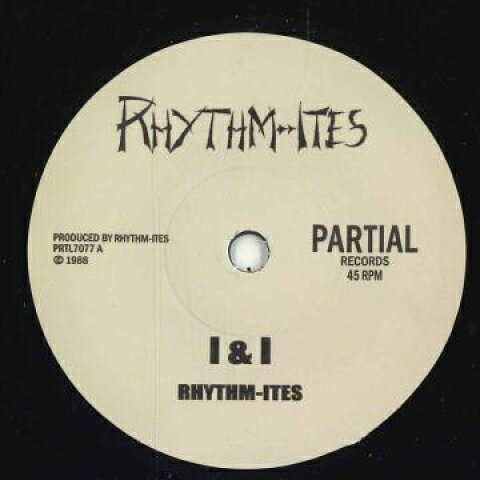 ・アーティスト Rhythm Ites ・タイトル I & I / Guiding Star ・レーベル・型番 Partial PRTL7077 ・フォーマット 7" ・コンディション(盤) 新品 (M) ・コンディション(ジャケット) ・コンディション(帯) オビなし ・特記事項 サンプル画像です。実際の商品の画像ではありません 商品写真はバーコード/カタログ番号に対応したサンプル画像ですので、お送りする商品の画像ではありません。帯やライナーなどの付属品は、特記事項に記載されている場合のみ含まれます。プロモやカラーレコードなどの仕様についても、該当する場合のみ特記事項に記載しています。 【ご購入前に必ずご確認ください】 ・本店サイト(www.recordcity.jp)とは価格、送料が違います ・本店サイト、その他支店のオーダーとは同梱発送できません ・注文確定後に別の注文を頂いた場合、注文同士の同梱は致しかねます。 ・別倉庫から発送しているため、店頭受け渡しは対応しておりません ・一部商品は他の通販サイトでも販売しているため、ご注文のタイミングによっては商品のご用意ができない場合がございます。 ・土日祝日はお休みです 金曜・祝前日9時以降のご連絡またはご入金は、返答または発送が週明け・祝日明けに順次対応となります。 ・ご購入後のキャンセル不可 ご購入後のキャンセルはいかなる理由においてもお受けできません。ご了承の上、ご購入くださいませ。 ・日本郵便(ゆうパック/ゆうメール)によるお届けになります。 ・中古品であることをご理解ください 当ストアでは中古商品を主に販売しております。中古品であることをご理解の上ご購入ください。また、一部商品はRecordCityオンラインストアで試聴可能です。 ・返品について お客様のご都合による返品は一切承っておりません。 表記の内容と実際の商品に相違がある場合、また針飛び等で返品・返金をご希望される場合は、商品の到着後1週間以内にご連絡ください。商品の返送をこちらで確認後、キャンセル・返金を行います。 コンディションVG以下の商品は返品できません。プレイに影響のない表面のこすれ傷、プレス起因のノイズ盤は返品の対象外です。 【コンディション表記】 ・ほぼ新品(M-)(Like New) 完全な新品。未使用。当店ではほぼ使用しません ・非常に良い(EX)(Excellent) 中古盤として美品な状態。わずかな経年を感じるものの傷みを感じさせない、当店基準で最高の状態 ・良い(VG+)(Very Good Plus) 丁寧に扱われた中古品で、軽い使用感がみられる。 ・可(VG)(Acceptable) 使い込まれた中古品で、「良い」よりもさらに使用感がみられる。 ・悪い(VG-)(Bad) 状態が悪いアイテム。使用の保障はなく、再生不可、針飛び、目立つノイズがあるかもしれない。状態によるクレーム不可。返品不可。 ・非常に悪い(G)(Very Bad) 「悪い」よりさらに状態が悪いアイテム。使用の保障はなく、再生不可、針飛び、目立つノイズがあるかもしれない。状態によるクレーム不可。返品不可。 ・ジャンク(Fair)(Junk/Fair) 割れている、反っている、水ダメージがある、カビ、ジャケットが分離している、ひどい書き込み、ひどい擦れなど最低の状態。使用の保障はなく、再生不可、針飛び、目立つノイズがあるかもしれない。状態によるクレーム不可。返品不可。 ・ジャンク(Poor)(Junk/Poor) 割れている、反っている、水ダメージがある、カビ、ジャケットが分離している、ひどい書き込み、ひどい擦れなど最低の状態。使用の保障はなく、再生不可、針飛び、目立つノイズがあるかもしれない。状態によるクレーム不可。返品不可。