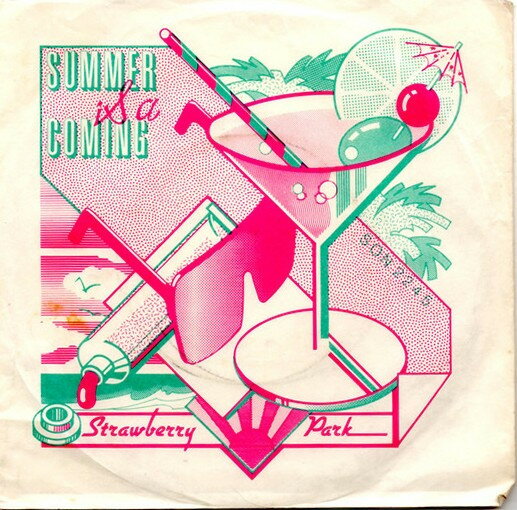 ・アーティスト Strawberry Park ・タイトル Summer Is A Coming / Beach Party ・レーベル・型番 SONET SON2245 ・フォーマット 7インチレコード ・コンディション(盤) 良い (VG+) ・コンディション(ジャケット) プレインカバー（元ジャケット／カバー無し） ・コンディション(帯) オビなし ・特記事項 サンプル画像です。実際の商品の画像ではありません 商品写真はバーコード/カタログ番号に対応したサンプル画像ですので、お送りする商品の画像ではありません。帯やライナーなどの付属品は、特記事項に記載されている場合のみ含まれます。プロモやカラーレコードなどの仕様についても、該当する場合のみ特記事項に記載しています。 【ご購入前に必ずご確認ください】 ・本店サイト(www.recordcity.jp)とは価格、送料が違います ・本店サイト、その他支店のオーダーとは同梱発送できません ・注文確定後に別の注文を頂いた場合、注文同士の同梱は致しかねます。 ・別倉庫から発送しているため、店頭受け渡しは対応しておりません ・一部商品は他の通販サイトでも販売しているため、ご注文のタイミングによっては商品のご用意ができない場合がございます。 ・土日祝日はお休みです 金曜・祝前日9時以降のご連絡またはご入金は、返答または発送が週明け・祝日明けに順次対応となります。 ・ご購入後のキャンセル不可 ご購入後のキャンセルはいかなる理由においてもお受けできません。ご了承の上、ご購入くださいませ。 ・日本郵便(ゆうパック/ゆうメール)によるお届けになります。 ・中古品であることをご理解ください 当ストアでは中古商品を主に販売しております。中古品であることをご理解の上ご購入ください。また、一部商品はRecordCityオンラインストアで試聴可能です。 ・返品について お客様のご都合による返品は一切承っておりません。 表記の内容と実際の商品に相違がある場合、また針飛び等で返品・返金をご希望される場合は、商品の到着後1週間以内にご連絡ください。商品の返送をこちらで確認後、キャンセル・返金を行います。 コンディションVG以下の商品は返品できません。プレイに影響のない表面のこすれ傷、プレス起因のノイズ盤は返品の対象外です。 【コンディション表記】 ・ほぼ新品(M-)(Like New) 完全な新品。未使用。当店ではほぼ使用しません ・非常に良い(EX)(Excellent) 中古盤として美品な状態。わずかな経年を感じるものの傷みを感じさせない、当店基準で最高の状態 ・良い(VG+)(Very Good Plus) 丁寧に扱われた中古品で、軽い使用感がみられる。 ・可(VG)(Acceptable) 使い込まれた中古品で、「良い」よりもさらに使用感がみられる。 ・悪い(VG-)(Bad) 状態が悪いアイテム。使用の保障はなく、再生不可、針飛び、目立つノイズがあるかもしれない。状態によるクレーム不可。返品不可。 ・非常に悪い(G)(Very Bad) 「悪い」よりさらに状態が悪いアイテム。使用の保障はなく、再生不可、針飛び、目立つノイズがあるかもしれない。状態によるクレーム不可。返品不可。 ・ジャンク(Fair)(Junk/Fair) 割れている、反っている、水ダメージがある、カビ、ジャケットが分離している、ひどい書き込み、ひどい擦れなど最低の状態。使用の保障はなく、再生不可、針飛び、目立つノイズがあるかもしれない。状態によるクレーム不可。返品不可。 ・ジャンク(Poor)(Junk/Poor) 割れている、反っている、水ダメージがある、カビ、ジャケットが分離している、ひどい書き込み、ひどい擦れなど最低の状態。使用の保障はなく、再生不可、針飛び、目立つノイズがあるかもしれない。状態によるクレーム不可。返品不可。
