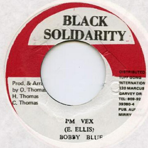 ・アーティスト Bobby Blue ・タイトル I'm Vex ・レーベル・型番 Black Solidarity none ・フォーマット 7" ・コンディション(盤) 新品 (M) ・コンディション(ジャケット) ・コンディション(帯) オビなし ・特記事項 サンプル画像です。実際の商品の画像ではありません 商品写真はバーコード/カタログ番号に対応したサンプル画像ですので、お送りする商品の画像ではありません。帯やライナーなどの付属品は、特記事項に記載されている場合のみ含まれます。プロモやカラーレコードなどの仕様についても、該当する場合のみ特記事項に記載しています。 【ご購入前に必ずご確認ください】 ・本店サイト(www.recordcity.jp)とは価格、送料が違います ・本店サイト、その他支店のオーダーとは同梱発送できません ・注文確定後に別の注文を頂いた場合、注文同士の同梱は致しかねます。 ・別倉庫から発送しているため、店頭受け渡しは対応しておりません ・一部商品は他の通販サイトでも販売しているため、ご注文のタイミングによっては商品のご用意ができない場合がございます。 ・土日祝日はお休みです 金曜・祝前日9時以降のご連絡またはご入金は、返答または発送が週明け・祝日明けに順次対応となります。 ・ご購入後のキャンセル不可 ご購入後のキャンセルはいかなる理由においてもお受けできません。ご了承の上、ご購入くださいませ。 ・日本郵便(ゆうパック/ゆうメール)によるお届けになります。 ・中古品であることをご理解ください 当ストアでは中古商品を主に販売しております。中古品であることをご理解の上ご購入ください。また、一部商品はRecordCityオンラインストアで試聴可能です。 ・返品について お客様のご都合による返品は一切承っておりません。 表記の内容と実際の商品に相違がある場合、また針飛び等で返品・返金をご希望される場合は、商品の到着後1週間以内にご連絡ください。商品の返送をこちらで確認後、キャンセル・返金を行います。 コンディションVG以下の商品は返品できません。プレイに影響のない表面のこすれ傷、プレス起因のノイズ盤は返品の対象外です。 【コンディション表記】 ・ほぼ新品(M-)(Like New) 完全な新品。未使用。当店ではほぼ使用しません ・非常に良い(EX)(Excellent) 中古盤として美品な状態。わずかな経年を感じるものの傷みを感じさせない、当店基準で最高の状態 ・良い(VG+)(Very Good Plus) 丁寧に扱われた中古品で、軽い使用感がみられる。 ・可(VG)(Acceptable) 使い込まれた中古品で、「良い」よりもさらに使用感がみられる。 ・悪い(VG-)(Bad) 状態が悪いアイテム。使用の保障はなく、再生不可、針飛び、目立つノイズがあるかもしれない。状態によるクレーム不可。返品不可。 ・非常に悪い(G)(Very Bad) 「悪い」よりさらに状態が悪いアイテム。使用の保障はなく、再生不可、針飛び、目立つノイズがあるかもしれない。状態によるクレーム不可。返品不可。 ・ジャンク(Fair)(Junk/Fair) 割れている、反っている、水ダメージがある、カビ、ジャケットが分離している、ひどい書き込み、ひどい擦れなど最低の状態。使用の保障はなく、再生不可、針飛び、目立つノイズがあるかもしれない。状態によるクレーム不可。返品不可。 ・ジャンク(Poor)(Junk/Poor) 割れている、反っている、水ダメージがある、カビ、ジャケットが分離している、ひどい書き込み、ひどい擦れなど最低の状態。使用の保障はなく、再生不可、針飛び、目立つノイズがあるかもしれない。状態によるクレーム不可。返品不可。