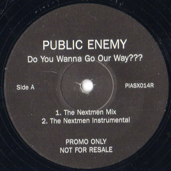・アーティスト Public Enemy ・タイトル Do You Wanna Go Our Way??? ・レーベル・型番 PIAS PIASX014R ・フォーマット 12インチレコード ・コンディション(盤) 良い (VG+) ・コンディション(ジャケット) 良い (VG+) ・コンディション(帯) オビなし ・特記事項 【プロモ盤】 【Promotion Only】 サンプル画像です。実際の商品の画像ではありません 商品写真はバーコード/カタログ番号に対応したサンプル画像ですので、お送りする商品の画像ではありません。帯やライナーなどの付属品は、特記事項に記載されている場合のみ含まれます。プロモやカラーレコードなどの仕様についても、該当する場合のみ特記事項に記載しています。 【ご購入前に必ずご確認ください】 ・本店サイト(www.recordcity.jp)とは価格、送料が違います ・本店サイト、その他支店のオーダーとは同梱発送できません ・注文確定後に別の注文を頂いた場合、注文同士の同梱は致しかねます。 ・別倉庫から発送しているため、店頭受け渡しは対応しておりません ・一部商品は他の通販サイトでも販売しているため、ご注文のタイミングによっては商品のご用意ができない場合がございます。 ・土日祝日はお休みです 金曜・祝前日9時以降のご連絡またはご入金は、返答または発送が週明け・祝日明けに順次対応となります。 ・ご購入後のキャンセル不可 ご購入後のキャンセルはいかなる理由においてもお受けできません。ご了承の上、ご購入くださいませ。 ・日本郵便(ゆうパック/ゆうメール)によるお届けになります。 ・中古品であることをご理解ください 当ストアでは中古商品を主に販売しております。中古品であることをご理解の上ご購入ください。また、一部商品はRecordCityオンラインストアで試聴可能です。 ・返品について お客様のご都合による返品は一切承っておりません。 表記の内容と実際の商品に相違がある場合、また針飛び等で返品・返金をご希望される場合は、商品の到着後1週間以内にご連絡ください。商品の返送をこちらで確認後、キャンセル・返金を行います。 コンディションVG以下の商品は返品できません。プレイに影響のない表面のこすれ傷、プレス起因のノイズ盤は返品の対象外です。 【コンディション表記】 ・ほぼ新品(M-)(Like New) 完全な新品。未使用。当店ではほぼ使用しません ・非常に良い(EX)(Excellent) 中古盤として美品な状態。わずかな経年を感じるものの傷みを感じさせない、当店基準で最高の状態 ・良い(VG+)(Very Good Plus) 丁寧に扱われた中古品で、軽い使用感がみられる。 ・可(VG)(Acceptable) 使い込まれた中古品で、「良い」よりもさらに使用感がみられる。 ・悪い(VG-)(Bad) 状態が悪いアイテム。使用の保障はなく、再生不可、針飛び、目立つノイズがあるかもしれない。状態によるクレーム不可。返品不可。 ・非常に悪い(G)(Very Bad) 「悪い」よりさらに状態が悪いアイテム。使用の保障はなく、再生不可、針飛び、目立つノイズがあるかもしれない。状態によるクレーム不可。返品不可。 ・ジャンク(Fair)(Junk/Fair) 割れている、反っている、水ダメージがある、カビ、ジャケットが分離している、ひどい書き込み、ひどい擦れなど最低の状態。使用の保障はなく、再生不可、針飛び、目立つノイズがあるかもしれない。状態によるクレーム不可。返品不可。 ・ジャンク(Poor)(Junk/Poor) 割れている、反っている、水ダメージがある、カビ、ジャケットが分離している、ひどい書き込み、ひどい擦れなど最低の状態。使用の保障はなく、再生不可、針飛び、目立つノイズがあるかもしれない。状態によるクレーム不可。返品不可。
