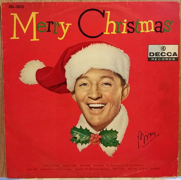 ・アーティスト Bing Crosby ・タイトル Merry Christmas ・レーベル・型番 DECCA JDL2025 ・フォーマット 10インチレコード ・コンディション(盤) 可 (VG) ・コンディション(ジャケット) 良い (VG+) ・コンディション(帯) オビなし ・特記事項 【盤にヘアライン】【盤に目立った跡】【カバーに擦れ】 サンプル画像です。実際の商品の画像ではありません 商品写真はバーコード/カタログ番号に対応したサンプル画像ですので、お送りする商品の画像ではありません。帯やライナーなどの付属品は、特記事項に記載されている場合のみ含まれます。プロモやカラーレコードなどの仕様についても、該当する場合のみ特記事項に記載しています。 【ご購入前に必ずご確認ください】 ・本店サイト(www.recordcity.jp)とは価格、送料が違います ・本店サイト、その他支店のオーダーとは同梱発送できません ・注文確定後に別の注文を頂いた場合、注文同士の同梱は致しかねます。 ・別倉庫から発送しているため、店頭受け渡しは対応しておりません ・一部商品は他の通販サイトでも販売しているため、ご注文のタイミングによっては商品のご用意ができない場合がございます。 ・土日祝日はお休みです 金曜・祝前日9時以降のご連絡またはご入金は、返答または発送が週明け・祝日明けに順次対応となります。 ・ご購入後のキャンセル不可 ご購入後のキャンセルはいかなる理由においてもお受けできません。ご了承の上、ご購入くださいませ。 ・日本郵便(ゆうパック/ゆうメール)によるお届けになります。 ・中古品であることをご理解ください 当ストアでは中古商品を主に販売しております。中古品であることをご理解の上ご購入ください。また、一部商品はRecordCityオンラインストアで試聴可能です。 ・返品について お客様のご都合による返品は一切承っておりません。 表記の内容と実際の商品に相違がある場合、また針飛び等で返品・返金をご希望される場合は、商品の到着後1週間以内にご連絡ください。商品の返送をこちらで確認後、キャンセル・返金を行います。 コンディションVG以下の商品は返品できません。プレイに影響のない表面のこすれ傷、プレス起因のノイズ盤は返品の対象外です。 【コンディション表記】 ・ほぼ新品(M-)(Like New) 完全な新品。未使用。当店ではほぼ使用しません ・非常に良い(EX)(Excellent) 中古盤として美品な状態。わずかな経年を感じるものの傷みを感じさせない、当店基準で最高の状態 ・良い(VG+)(Very Good Plus) 丁寧に扱われた中古品で、軽い使用感がみられる。 ・可(VG)(Acceptable) 使い込まれた中古品で、「良い」よりもさらに使用感がみられる。 ・悪い(VG-)(Bad) 状態が悪いアイテム。使用の保障はなく、再生不可、針飛び、目立つノイズがあるかもしれない。状態によるクレーム不可。返品不可。 ・非常に悪い(G)(Very Bad) 「悪い」よりさらに状態が悪いアイテム。使用の保障はなく、再生不可、針飛び、目立つノイズがあるかもしれない。状態によるクレーム不可。返品不可。 ・ジャンク(Fair)(Junk/Fair) 割れている、反っている、水ダメージがある、カビ、ジャケットが分離している、ひどい書き込み、ひどい擦れなど最低の状態。使用の保障はなく、再生不可、針飛び、目立つノイズがあるかもしれない。状態によるクレーム不可。返品不可。 ・ジャンク(Poor)(Junk/Poor) 割れている、反っている、水ダメージがある、カビ、ジャケットが分離している、ひどい書き込み、ひどい擦れなど最低の状態。使用の保障はなく、再生不可、針飛び、目立つノイズがあるかもしれない。状態によるクレーム不可。返品不可。