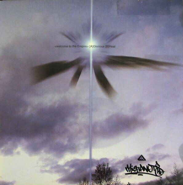 ・アーティスト Micranots ・タイトル Welcome To The Empire ・レーベル・型番 Rhymesayers Entertainment RS00401 ・フォーマット 12インチレコード ・コンディション(盤) 良い (VG+) ・コンディション(ジャケット) 良い (VG+) ・コンディション(帯) オビなし ・特記事項 【シュリンク残し】 サンプル画像です。実際の商品の画像ではありません 商品写真はバーコード/カタログ番号に対応したサンプル画像ですので、お送りする商品の画像ではありません。帯やライナーなどの付属品は、特記事項に記載されている場合のみ含まれます。プロモやカラーレコードなどの仕様についても、該当する場合のみ特記事項に記載しています。 【ご購入前に必ずご確認ください】 ・本店サイト(www.recordcity.jp)とは価格、送料が違います ・本店サイト、その他支店のオーダーとは同梱発送できません ・注文確定後に別の注文を頂いた場合、注文同士の同梱は致しかねます。 ・別倉庫から発送しているため、店頭受け渡しは対応しておりません ・一部商品は他の通販サイトでも販売しているため、ご注文のタイミングによっては商品のご用意ができない場合がございます。 ・土日祝日はお休みです 金曜・祝前日9時以降のご連絡またはご入金は、返答または発送が週明け・祝日明けに順次対応となります。 ・ご購入後のキャンセル不可 ご購入後のキャンセルはいかなる理由においてもお受けできません。ご了承の上、ご購入くださいませ。 ・日本郵便(ゆうパック/ゆうメール)によるお届けになります。 ・中古品であることをご理解ください 当ストアでは中古商品を主に販売しております。中古品であることをご理解の上ご購入ください。また、一部商品はRecordCityオンラインストアで試聴可能です。 ・返品について お客様のご都合による返品は一切承っておりません。 表記の内容と実際の商品に相違がある場合、また針飛び等で返品・返金をご希望される場合は、商品の到着後1週間以内にご連絡ください。商品の返送をこちらで確認後、キャンセル・返金を行います。 コンディションVG以下の商品は返品できません。プレイに影響のない表面のこすれ傷、プレス起因のノイズ盤は返品の対象外です。 【コンディション表記】 ・ほぼ新品(M-)(Like New) 完全な新品。未使用。当店ではほぼ使用しません ・非常に良い(EX)(Excellent) 中古盤として美品な状態。わずかな経年を感じるものの傷みを感じさせない、当店基準で最高の状態 ・良い(VG+)(Very Good Plus) 丁寧に扱われた中古品で、軽い使用感がみられる。 ・可(VG)(Acceptable) 使い込まれた中古品で、「良い」よりもさらに使用感がみられる。 ・悪い(VG-)(Bad) 状態が悪いアイテム。使用の保障はなく、再生不可、針飛び、目立つノイズがあるかもしれない。状態によるクレーム不可。返品不可。 ・非常に悪い(G)(Very Bad) 「悪い」よりさらに状態が悪いアイテム。使用の保障はなく、再生不可、針飛び、目立つノイズがあるかもしれない。状態によるクレーム不可。返品不可。 ・ジャンク(Fair)(Junk/Fair) 割れている、反っている、水ダメージがある、カビ、ジャケットが分離している、ひどい書き込み、ひどい擦れなど最低の状態。使用の保障はなく、再生不可、針飛び、目立つノイズがあるかもしれない。状態によるクレーム不可。返品不可。 ・ジャンク(Poor)(Junk/Poor) 割れている、反っている、水ダメージがある、カビ、ジャケットが分離している、ひどい書き込み、ひどい擦れなど最低の状態。使用の保障はなく、再生不可、針飛び、目立つノイズがあるかもしれない。状態によるクレーム不可。返品不可。