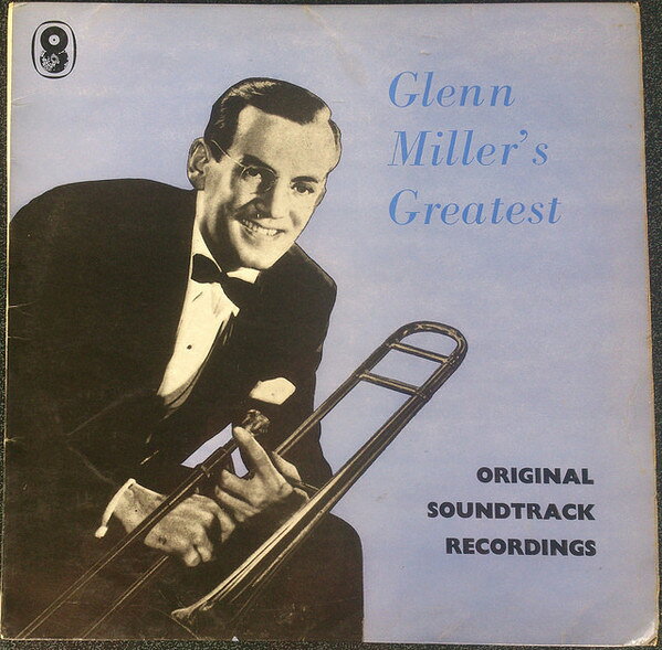 ・アーティスト Glenn Miller & His Orchestra ・タイトル Glenn Miller Soundtracks ・レーベル・型番 World Record Club TP223 ・フォーマット LPレコード ・コンディション(盤) 良い (VG+) ・コンディション(ジャケット) 可 (VG) ・コンディション(帯) オビなし ・特記事項 【カバーに目立つ染み】 サンプル画像です。実際の商品の画像ではありません 商品写真はバーコード/カタログ番号に対応したサンプル画像ですので、お送りする商品の画像ではありません。帯やライナーなどの付属品は、特記事項に記載されている場合のみ含まれます。プロモやカラーレコードなどの仕様についても、該当する場合のみ特記事項に記載しています。 【ご購入前に必ずご確認ください】 ・本店サイト(www.recordcity.jp)とは価格、送料が違います ・本店サイト、その他支店のオーダーとは同梱発送できません ・注文確定後に別の注文を頂いた場合、注文同士の同梱は致しかねます。 ・別倉庫から発送しているため、店頭受け渡しは対応しておりません ・一部商品は他の通販サイトでも販売しているため、ご注文のタイミングによっては商品のご用意ができない場合がございます。 ・土日祝日はお休みです 金曜・祝前日9時以降のご連絡またはご入金は、返答または発送が週明け・祝日明けに順次対応となります。 ・ご購入後のキャンセル不可 ご購入後のキャンセルはいかなる理由においてもお受けできません。ご了承の上、ご購入くださいませ。 ・日本郵便(ゆうパック/ゆうメール)によるお届けになります。 ・中古品であることをご理解ください 当ストアでは中古商品を主に販売しております。中古品であることをご理解の上ご購入ください。また、一部商品はRecordCityオンラインストアで試聴可能です。 ・返品について お客様のご都合による返品は一切承っておりません。 表記の内容と実際の商品に相違がある場合、また針飛び等で返品・返金をご希望される場合は、商品の到着後1週間以内にご連絡ください。商品の返送をこちらで確認後、キャンセル・返金を行います。 コンディションVG以下の商品は返品できません。プレイに影響のない表面のこすれ傷、プレス起因のノイズ盤は返品の対象外です。 【コンディション表記】 ・ほぼ新品(M-)(Like New) 完全な新品。未使用。当店ではほぼ使用しません ・非常に良い(EX)(Excellent) 中古盤として美品な状態。わずかな経年を感じるものの傷みを感じさせない、当店基準で最高の状態 ・良い(VG+)(Very Good Plus) 丁寧に扱われた中古品で、軽い使用感がみられる。 ・可(VG)(Acceptable) 使い込まれた中古品で、「良い」よりもさらに使用感がみられる。 ・悪い(VG-)(Bad) 状態が悪いアイテム。使用の保障はなく、再生不可、針飛び、目立つノイズがあるかもしれない。状態によるクレーム不可。返品不可。 ・非常に悪い(G)(Very Bad) 「悪い」よりさらに状態が悪いアイテム。使用の保障はなく、再生不可、針飛び、目立つノイズがあるかもしれない。状態によるクレーム不可。返品不可。 ・ジャンク(Fair)(Junk/Fair) 割れている、反っている、水ダメージがある、カビ、ジャケットが分離している、ひどい書き込み、ひどい擦れなど最低の状態。使用の保障はなく、再生不可、針飛び、目立つノイズがあるかもしれない。状態によるクレーム不可。返品不可。 ・ジャンク(Poor)(Junk/Poor) 割れている、反っている、水ダメージがある、カビ、ジャケットが分離している、ひどい書き込み、ひどい擦れなど最低の状態。使用の保障はなく、再生不可、針飛び、目立つノイズがあるかもしれない。状態によるクレーム不可。返品不可。