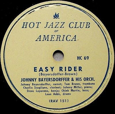 ・アーティスト Johnny Bayersdorffer & His Jazzola Novelty Orchestra ・タイトル Easy Rider / The Waffle Mans Call ・レーベル・型番 HOT JAZZ CLUB OF AMERICA HC69 ・フォーマット 78回転SP盤レコード ・コンディション(盤) 良い (VG+) ・コンディション(ジャケット) 可 (VG) ・コンディション(帯) オビなし ・特記事項 【※再生コンディションによる返品不可】 サンプル画像です。実際の商品の画像ではありません 商品写真はバーコード/カタログ番号に対応したサンプル画像ですので、お送りする商品の画像ではありません。帯やライナーなどの付属品は、特記事項に記載されている場合のみ含まれます。プロモやカラーレコードなどの仕様についても、該当する場合のみ特記事項に記載しています。 【ご購入前に必ずご確認ください】 ・本店サイト(www.recordcity.jp)とは価格、送料が違います ・本店サイト、その他支店のオーダーとは同梱発送できません ・注文確定後に別の注文を頂いた場合、注文同士の同梱は致しかねます。 ・別倉庫から発送しているため、店頭受け渡しは対応しておりません ・一部商品は他の通販サイトでも販売しているため、ご注文のタイミングによっては商品のご用意ができない場合がございます。 ・土日祝日はお休みです 金曜・祝前日9時以降のご連絡またはご入金は、返答または発送が週明け・祝日明けに順次対応となります。 ・ご購入後のキャンセル不可 ご購入後のキャンセルはいかなる理由においてもお受けできません。ご了承の上、ご購入くださいませ。 ・日本郵便(ゆうパック/ゆうメール)によるお届けになります。 ・中古品であることをご理解ください 当ストアでは中古商品を主に販売しております。中古品であることをご理解の上ご購入ください。また、一部商品はRecordCityオンラインストアで試聴可能です。 ・返品について お客様のご都合による返品は一切承っておりません。 表記の内容と実際の商品に相違がある場合、また針飛び等で返品・返金をご希望される場合は、商品の到着後1週間以内にご連絡ください。商品の返送をこちらで確認後、キャンセル・返金を行います。 コンディションVG以下の商品は返品できません。プレイに影響のない表面のこすれ傷、プレス起因のノイズ盤は返品の対象外です。 【コンディション表記】 ・ほぼ新品(M-)(Like New) 完全な新品。未使用。当店ではほぼ使用しません ・非常に良い(EX)(Excellent) 中古盤として美品な状態。わずかな経年を感じるものの傷みを感じさせない、当店基準で最高の状態 ・良い(VG+)(Very Good Plus) 丁寧に扱われた中古品で、軽い使用感がみられる。 ・可(VG)(Acceptable) 使い込まれた中古品で、「良い」よりもさらに使用感がみられる。 ・悪い(VG-)(Bad) 状態が悪いアイテム。使用の保障はなく、再生不可、針飛び、目立つノイズがあるかもしれない。状態によるクレーム不可。返品不可。 ・非常に悪い(G)(Very Bad) 「悪い」よりさらに状態が悪いアイテム。使用の保障はなく、再生不可、針飛び、目立つノイズがあるかもしれない。状態によるクレーム不可。返品不可。 ・ジャンク(Fair)(Junk/Fair) 割れている、反っている、水ダメージがある、カビ、ジャケットが分離している、ひどい書き込み、ひどい擦れなど最低の状態。使用の保障はなく、再生不可、針飛び、目立つノイズがあるかもしれない。状態によるクレーム不可。返品不可。 ・ジャンク(Poor)(Junk/Poor) 割れている、反っている、水ダメージがある、カビ、ジャケットが分離している、ひどい書き込み、ひどい擦れなど最低の状態。使用の保障はなく、再生不可、針飛び、目立つノイズがあるかもしれない。状態によるクレーム不可。返品不可。