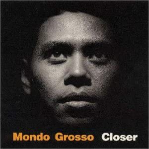 ・アーティスト Mondo Grosso ・タイトル Closer ・レーベル For Life Records FLCF3693 ・フォーマット【レコード/CDのお間違いにご注意ください】 CD ・コンディション(盤) 良い (VG+) ・コンディション(ジャケット) ・コンディション(帯) オビあり ・特記事項 【帯付き】 【ソフトケース入り（プラケースなし）】 サンプル画像です。実際の商品の画像ではありません 商品写真はバーコード/カタログ番号に対応したサンプル画像ですので、お送りする商品の画像ではありません。帯やライナーなどの付属品は、特記事項に記載されている場合のみ含まれます。プロモやカラーレコードなどの仕様についても、該当する場合のみ特記事項に記載しています。 【ご購入前に必ずご確認ください】 ・本店サイト(www.recordcity.jp)とは価格、送料が違います ・本店サイト、その他支店のオーダーとは同梱発送できません ・別倉庫から発送しているため、店頭受け渡しは対応しておりません ・一部商品は他の通販サイトでも販売しているため、ご注文のタイミングによっては商品のご用意ができない場合がございます。 ・土日祝日はお休みです 金曜・祝前日9時以降のご連絡またはご入金は、返答または発送が週明け・祝日明けに順次対応となります。 ・ご購入後のキャンセル不可 ご購入後のキャンセルはいかなる理由においてもお受けできません。ご了承の上、ご購入くださいませ。 ・日本郵便(ゆうパック/ゆうメール)によるお届けになります。 ・中古品であることをご理解ください 当ストアではお客様よりお譲りいただいた中古商品を販売しております。中古品であることをご理解の上ご購入ください。また、一部商品はRecordCityウェブショップで試聴可能です。 ・返品について お客様のご都合による商品のご返品は一切承っておりません。 表記の内容と実際の商品に相違がある場合、また針飛び等で返品・返金をご希望される場合は、商品の到着後1週間以内にご連絡ください。商品の返送をこちらで確認後、返金を行います。 コンディションVG以下の商品は返品できません。プレイに影響のない表面のこすれ傷、プレス起因のノイズ盤は返品の対象外です。 【コンディション表記】 ・ほぼ新品(M-)(Like New) 完全な新品。未使用。当店ではほぼ使用しません ・非常に良い(EX)(Excellent) 中古盤として美品な状態。わずかな経年を感じるものの傷みを感じさせない、当店基準で最高の状態 ・良い(VG+)(Very Good Plus) 丁寧に扱われた中古品で、軽い使用感がみられる。 ・可(VG)(Acceptable) 使い込まれた中古品で、「良い」よりもさらに使用感がみられる。 ・悪い(VG-)(Bad) 状態が悪いアイテム。使用の保障はなく、再生不可、針飛び、目立つノイズがあるかもしれない。状態によるクレーム不可。返品不可。 ・非常に悪い(G)(Very Bad) 「悪い」よりさらに状態が悪いアイテム。使用の保障はなく、再生不可、針飛び、目立つノイズがあるかもしれない。状態によるクレーム不可。返品不可。 ・ジャンク(Fair)(Junk/Fair) 割れている、反っている、水ダメージがある、カビ、ジャケットが分離している、ひどい書き込み、ひどい擦れなど最低の状態。使用の保障はなく、再生不可、針飛び、目立つノイズがあるかもしれない。状態によるクレーム不可。返品不可。 ・ジャンク(Poor)(Junk/Poor) 割れている、反っている、水ダメージがある、カビ、ジャケットが分離している、ひどい書き込み、ひどい擦れなど最低の状態。使用の保障はなく、再生不可、針飛び、目立つノイズがあるかもしれない。状態によるクレーム不可。返品不可。