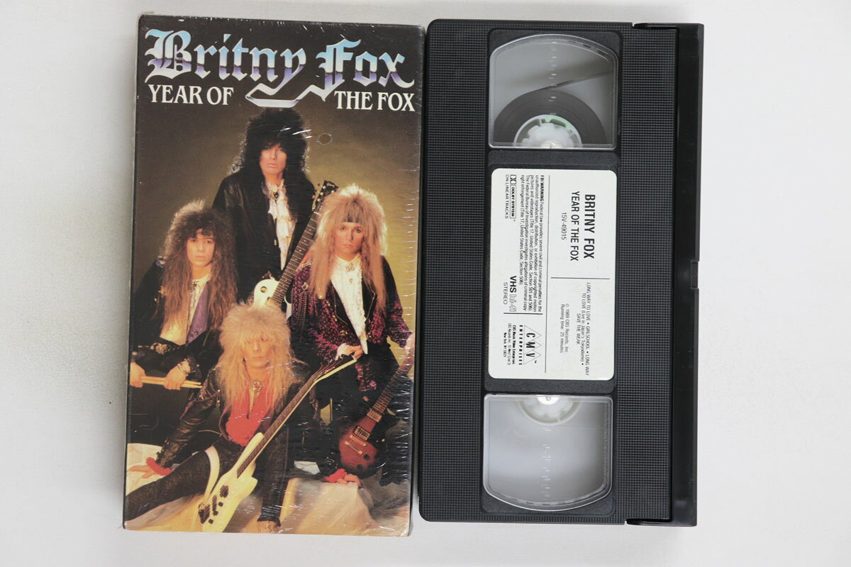 ・アーティスト Britny Fox ・タイトル Year Of The Fox ・レーベル・型番 CMV ENTERPRISES 15V49015 ・フォーマット VHSビデオ ・コンディション(盤) 良い (VG+) ・コンディション(ジャケット) 良い (VG+) ・コンディション(帯) オビなし ・特記事項 【シュリンク残し】 実際に発送される商品の画像です 【ご購入前に必ずご確認ください】 ・本店サイト(www.recordcity.jp)とは価格、送料が違います ・本店サイト、その他支店のオーダーとは同梱発送できません ・注文確定後に別の注文を頂いた場合、注文同士の同梱は致しかねます。 ・別倉庫から発送しているため、店頭受け渡しは対応しておりません ・一部商品は他の通販サイトでも販売しているため、ご注文のタイミングによっては商品のご用意ができない場合がございます。 ・土日祝日はお休みです 金曜・祝前日9時以降のご連絡またはご入金は、返答または発送が週明け・祝日明けに順次対応となります。 ・ご購入後のキャンセル不可 ご購入後のキャンセルはいかなる理由においてもお受けできません。ご了承の上、ご購入くださいませ。 ・日本郵便(ゆうパック/ゆうメール)によるお届けになります。 ・中古品であることをご理解ください 当ストアでは中古商品を主に販売しております。中古品であることをご理解の上ご購入ください。また、一部商品はRecordCityオンラインストアで試聴可能です。 ・返品について お客様のご都合による返品は一切承っておりません。 表記の内容と実際の商品に相違がある場合、また針飛び等で返品・返金をご希望される場合は、商品の到着後1週間以内にご連絡ください。商品の返送をこちらで確認後、キャンセル・返金を行います。 コンディションVG以下の商品は返品できません。プレイに影響のない表面のこすれ傷、プレス起因のノイズ盤は返品の対象外です。 【コンディション表記】 ・ほぼ新品(M-)(Like New) 完全な新品。未使用。当店ではほぼ使用しません ・非常に良い(EX)(Excellent) 中古盤として美品な状態。わずかな経年を感じるものの傷みを感じさせない、当店基準で最高の状態 ・良い(VG+)(Very Good Plus) 丁寧に扱われた中古品で、軽い使用感がみられる。 ・可(VG)(Acceptable) 使い込まれた中古品で、「良い」よりもさらに使用感がみられる。 ・悪い(VG-)(Bad) 状態が悪いアイテム。使用の保障はなく、再生不可、針飛び、目立つノイズがあるかもしれない。状態によるクレーム不可。返品不可。 ・非常に悪い(G)(Very Bad) 「悪い」よりさらに状態が悪いアイテム。使用の保障はなく、再生不可、針飛び、目立つノイズがあるかもしれない。状態によるクレーム不可。返品不可。 ・ジャンク(Fair)(Junk/Fair) 割れている、反っている、水ダメージがある、カビ、ジャケットが分離している、ひどい書き込み、ひどい擦れなど最低の状態。使用の保障はなく、再生不可、針飛び、目立つノイズがあるかもしれない。状態によるクレーム不可。返品不可。 ・ジャンク(Poor)(Junk/Poor) 割れている、反っている、水ダメージがある、カビ、ジャケットが分離している、ひどい書き込み、ひどい擦れなど最低の状態。使用の保障はなく、再生不可、針飛び、目立つノイズがあるかもしれない。状態によるクレーム不可。返品不可。