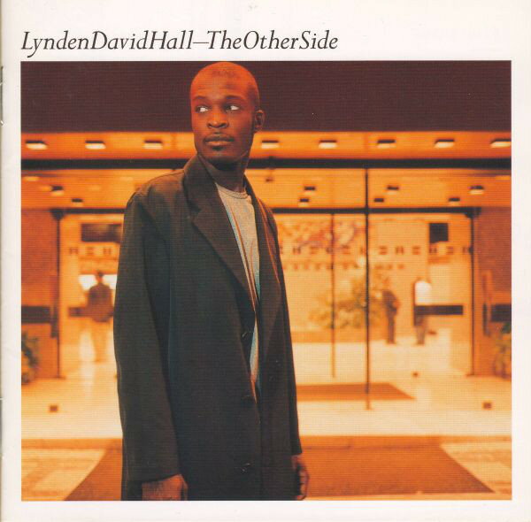 ・アーティスト Lynden David Hall ・タイトル The Other Side ・レーベル・型番 EMI, Cooltempo TOCP65406 ・フォーマット CD ・コンディション(盤) 良い (VG+) ・コンディション(ジャケット) ・コンディション(帯) オビなし ・特記事項 【ケース擦れ】 サンプル画像です。実際の商品の画像ではありません 商品写真はバーコード/カタログ番号に対応したサンプル画像ですので、お送りする商品の画像ではありません。帯やライナーなどの付属品は、特記事項に記載されている場合のみ含まれます。プロモやカラーレコードなどの仕様についても、該当する場合のみ特記事項に記載しています。 【ご購入前に必ずご確認ください】 ・本店サイト(www.recordcity.jp)とは価格、送料が違います ・本店サイト、その他支店のオーダーとは同梱発送できません ・注文確定後に別の注文を頂いた場合、注文同士の同梱は致しかねます。 ・別倉庫から発送しているため、店頭受け渡しは対応しておりません ・一部商品は他の通販サイトでも販売しているため、ご注文のタイミングによっては商品のご用意ができない場合がございます。 ・土日祝日はお休みです 金曜・祝前日9時以降のご連絡またはご入金は、返答または発送が週明け・祝日明けに順次対応となります。 ・ご購入後のキャンセル不可 ご購入後のキャンセルはいかなる理由においてもお受けできません。ご了承の上、ご購入くださいませ。 ・日本郵便(ゆうパック/ゆうメール)によるお届けになります。 ・中古品であることをご理解ください 当ストアでは中古商品を主に販売しております。中古品であることをご理解の上ご購入ください。また、一部商品はRecordCityオンラインストアで試聴可能です。 ・返品について お客様のご都合による返品は一切承っておりません。 表記の内容と実際の商品に相違がある場合、また針飛び等で返品・返金をご希望される場合は、商品の到着後1週間以内にご連絡ください。商品の返送をこちらで確認後、キャンセル・返金を行います。 コンディションVG以下の商品は返品できません。プレイに影響のない表面のこすれ傷、プレス起因のノイズ盤は返品の対象外です。 【コンディション表記】 ・ほぼ新品(M-)(Like New) 完全な新品。未使用。当店ではほぼ使用しません ・非常に良い(EX)(Excellent) 中古盤として美品な状態。わずかな経年を感じるものの傷みを感じさせない、当店基準で最高の状態 ・良い(VG+)(Very Good Plus) 丁寧に扱われた中古品で、軽い使用感がみられる。 ・可(VG)(Acceptable) 使い込まれた中古品で、「良い」よりもさらに使用感がみられる。 ・悪い(VG-)(Bad) 状態が悪いアイテム。使用の保障はなく、再生不可、針飛び、目立つノイズがあるかもしれない。状態によるクレーム不可。返品不可。 ・非常に悪い(G)(Very Bad) 「悪い」よりさらに状態が悪いアイテム。使用の保障はなく、再生不可、針飛び、目立つノイズがあるかもしれない。状態によるクレーム不可。返品不可。 ・ジャンク(Fair)(Junk/Fair) 割れている、反っている、水ダメージがある、カビ、ジャケットが分離している、ひどい書き込み、ひどい擦れなど最低の状態。使用の保障はなく、再生不可、針飛び、目立つノイズがあるかもしれない。状態によるクレーム不可。返品不可。 ・ジャンク(Poor)(Junk/Poor) 割れている、反っている、水ダメージがある、カビ、ジャケットが分離している、ひどい書き込み、ひどい擦れなど最低の状態。使用の保障はなく、再生不可、針飛び、目立つノイズがあるかもしれない。状態によるクレーム不可。返品不可。