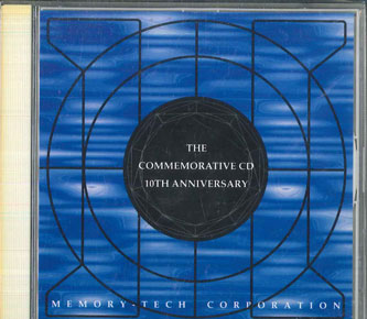 ・アーティスト Various ・タイトル Commemorative Cd 10th Anniversary ・レーベル・型番 MEMORY TECH CORPORATION MTC0001MTC0002 ・フォーマット CD ・コンディション(盤) 非常に良い(EX) ・コンディション(ジャケット) 良い (VG+) ・コンディション(帯) オビなし ・特記事項 【ライナー付き】 【ケース擦れ】【ケース変色】 サンプル画像です。実際の商品の画像ではありません 商品写真はバーコード/カタログ番号に対応したサンプル画像ですので、お送りする商品の画像ではありません。帯やライナーなどの付属品は、特記事項に記載されている場合のみ含まれます。プロモやカラーレコードなどの仕様についても、該当する場合のみ特記事項に記載しています。 【ご購入前に必ずご確認ください】 ・本店サイト(www.recordcity.jp)とは価格、送料が違います ・本店サイト、その他支店のオーダーとは同梱発送できません ・注文確定後に別の注文を頂いた場合、注文同士の同梱は致しかねます。 ・別倉庫から発送しているため、店頭受け渡しは対応しておりません ・一部商品は他の通販サイトでも販売しているため、ご注文のタイミングによっては商品のご用意ができない場合がございます。 ・土日祝日はお休みです 金曜・祝前日9時以降のご連絡またはご入金は、返答または発送が週明け・祝日明けに順次対応となります。 ・ご購入後のキャンセル不可 ご購入後のキャンセルはいかなる理由においてもお受けできません。ご了承の上、ご購入くださいませ。 ・日本郵便(ゆうパック/ゆうメール)によるお届けになります。 ・中古品であることをご理解ください 当ストアでは中古商品を主に販売しております。中古品であることをご理解の上ご購入ください。また、一部商品はRecordCityオンラインストアで試聴可能です。 ・返品について お客様のご都合による返品は一切承っておりません。 表記の内容と実際の商品に相違がある場合、また針飛び等で返品・返金をご希望される場合は、商品の到着後1週間以内にご連絡ください。商品の返送をこちらで確認後、キャンセル・返金を行います。 コンディションVG以下の商品は返品できません。プレイに影響のない表面のこすれ傷、プレス起因のノイズ盤は返品の対象外です。 【コンディション表記】 ・ほぼ新品(M-)(Like New) 完全な新品。未使用。当店ではほぼ使用しません ・非常に良い(EX)(Excellent) 中古盤として美品な状態。わずかな経年を感じるものの傷みを感じさせない、当店基準で最高の状態 ・良い(VG+)(Very Good Plus) 丁寧に扱われた中古品で、軽い使用感がみられる。 ・可(VG)(Acceptable) 使い込まれた中古品で、「良い」よりもさらに使用感がみられる。 ・悪い(VG-)(Bad) 状態が悪いアイテム。使用の保障はなく、再生不可、針飛び、目立つノイズがあるかもしれない。状態によるクレーム不可。返品不可。 ・非常に悪い(G)(Very Bad) 「悪い」よりさらに状態が悪いアイテム。使用の保障はなく、再生不可、針飛び、目立つノイズがあるかもしれない。状態によるクレーム不可。返品不可。 ・ジャンク(Fair)(Junk/Fair) 割れている、反っている、水ダメージがある、カビ、ジャケットが分離している、ひどい書き込み、ひどい擦れなど最低の状態。使用の保障はなく、再生不可、針飛び、目立つノイズがあるかもしれない。状態によるクレーム不可。返品不可。 ・ジャンク(Poor)(Junk/Poor) 割れている、反っている、水ダメージがある、カビ、ジャケットが分離している、ひどい書き込み、ひどい擦れなど最低の状態。使用の保障はなく、再生不可、針飛び、目立つノイズがあるかもしれない。状態によるクレーム不可。返品不可。