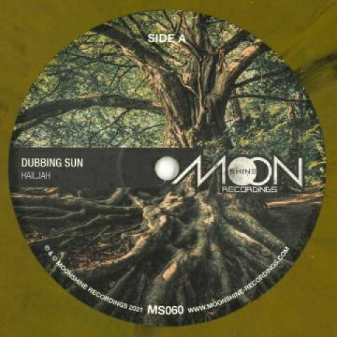 ・アーティスト Dubbing Sun ・タイトル Hail Jah / Evilman ・レーベル・型番 Moonshine UK MS060 ・フォーマット 10インチレコード ・コンディション(盤) 新品 (M) ・コンディション(ジャケット) ・コンディション(帯) オビなし ・特記事項 サンプル画像です。実際の商品の画像ではありません 商品写真はバーコード/カタログ番号に対応したサンプル画像ですので、お送りする商品の画像ではありません。帯やライナーなどの付属品は、特記事項に記載されている場合のみ含まれます。プロモやカラーレコードなどの仕様についても、該当する場合のみ特記事項に記載しています。 【ご購入前に必ずご確認ください】 ・本店サイト(www.recordcity.jp)とは価格、送料が違います ・本店サイト、その他支店のオーダーとは同梱発送できません ・注文確定後に別の注文を頂いた場合、注文同士の同梱は致しかねます。 ・別倉庫から発送しているため、店頭受け渡しは対応しておりません ・一部商品は他の通販サイトでも販売しているため、ご注文のタイミングによっては商品のご用意ができない場合がございます。 ・土日祝日はお休みです 金曜・祝前日9時以降のご連絡またはご入金は、返答または発送が週明け・祝日明けに順次対応となります。 ・ご購入後のキャンセル不可 ご購入後のキャンセルはいかなる理由においてもお受けできません。ご了承の上、ご購入くださいませ。 ・日本郵便(ゆうパック/ゆうメール)によるお届けになります。 ・中古品であることをご理解ください 当ストアでは中古商品を主に販売しております。中古品であることをご理解の上ご購入ください。また、一部商品はRecordCityオンラインストアで試聴可能です。 ・返品について お客様のご都合による返品は一切承っておりません。 表記の内容と実際の商品に相違がある場合、また針飛び等で返品・返金をご希望される場合は、商品の到着後1週間以内にご連絡ください。商品の返送をこちらで確認後、キャンセル・返金を行います。 コンディションVG以下の商品は返品できません。プレイに影響のない表面のこすれ傷、プレス起因のノイズ盤は返品の対象外です。 【コンディション表記】 ・ほぼ新品(M-)(Like New) 完全な新品。未使用。当店ではほぼ使用しません ・非常に良い(EX)(Excellent) 中古盤として美品な状態。わずかな経年を感じるものの傷みを感じさせない、当店基準で最高の状態 ・良い(VG+)(Very Good Plus) 丁寧に扱われた中古品で、軽い使用感がみられる。 ・可(VG)(Acceptable) 使い込まれた中古品で、「良い」よりもさらに使用感がみられる。 ・悪い(VG-)(Bad) 状態が悪いアイテム。使用の保障はなく、再生不可、針飛び、目立つノイズがあるかもしれない。状態によるクレーム不可。返品不可。 ・非常に悪い(G)(Very Bad) 「悪い」よりさらに状態が悪いアイテム。使用の保障はなく、再生不可、針飛び、目立つノイズがあるかもしれない。状態によるクレーム不可。返品不可。 ・ジャンク(Fair)(Junk/Fair) 割れている、反っている、水ダメージがある、カビ、ジャケットが分離している、ひどい書き込み、ひどい擦れなど最低の状態。使用の保障はなく、再生不可、針飛び、目立つノイズがあるかもしれない。状態によるクレーム不可。返品不可。 ・ジャンク(Poor)(Junk/Poor) 割れている、反っている、水ダメージがある、カビ、ジャケットが分離している、ひどい書き込み、ひどい擦れなど最低の状態。使用の保障はなく、再生不可、針飛び、目立つノイズがあるかもしれない。状態によるクレーム不可。返品不可。