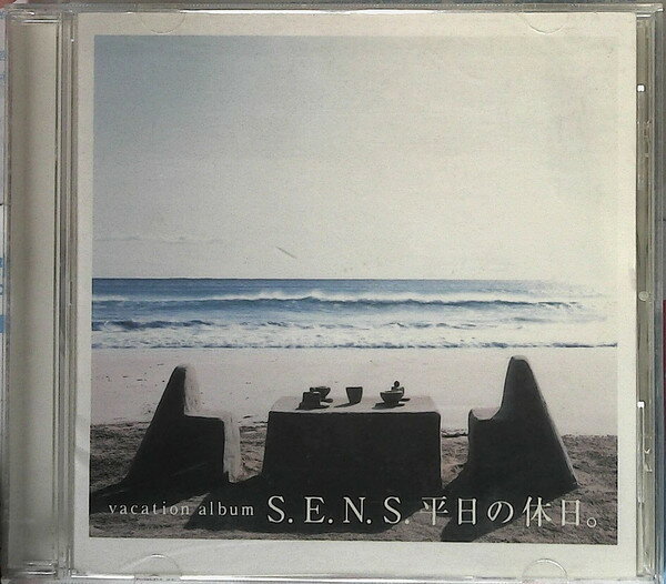 ・アーティスト S.E.N.S. ・タイトル 平日の休日 ・レーベル Fun House FHCF2505 ・フォーマット【レコード/CDのお間違いにご注意ください】 CD ・コンディション(盤) 良い (VG+) ・コンディション(ジャケット) ・コンディション(帯) オビなし ・特記事項 【ケースキズ】 サンプル画像です。実際の商品の画像ではありません 商品写真はバーコード/カタログ番号に対応したサンプル画像ですので、お送りする商品の画像ではありません。帯やライナーなどの付属品は、特記事項に記載されている場合のみ含まれます。プロモやカラーレコードなどの仕様についても、該当する場合のみ特記事項に記載しています。 【ご購入前に必ずご確認ください】 ・本店サイト(www.recordcity.jp)とは価格、送料が違います ・本店サイト、その他支店のオーダーとは同梱発送できません ・別倉庫から発送しているため、店頭受け渡しは対応しておりません ・一部商品は他の通販サイトでも販売しているため、ご注文のタイミングによっては商品のご用意ができない場合がございます。 ・土日祝日はお休みです 金曜・祝前日9時以降のご連絡またはご入金は、返答または発送が週明け・祝日明けに順次対応となります。 ・ご購入後のキャンセル不可 ご購入後のキャンセルはいかなる理由においてもお受けできません。ご了承の上、ご購入くださいませ。 ・日本郵便(ゆうパック/ゆうメール)によるお届けになります。 ・中古品であることをご理解ください 当ストアではお客様よりお譲りいただいた中古商品を販売しております。中古品であることをご理解の上ご購入ください。また、一部商品はRecordCityウェブショップで試聴可能です。 ・返品について お客様のご都合による商品のご返品は一切承っておりません。 表記の内容と実際の商品に相違がある場合、また針飛び等で返品・返金をご希望される場合は、商品の到着後1週間以内にご連絡ください。商品の返送をこちらで確認後、返金を行います。 コンディションVG以下の商品は返品できません。プレイに影響のない表面のこすれ傷、プレス起因のノイズ盤は返品の対象外です。 【コンディション表記】 ・ほぼ新品(M-)(Like New) 完全な新品。未使用。当店ではほぼ使用しません ・非常に良い(EX)(Excellent) 中古盤として美品な状態。わずかな経年を感じるものの傷みを感じさせない、当店基準で最高の状態 ・良い(VG+)(Very Good Plus) 丁寧に扱われた中古品で、軽い使用感がみられる。 ・可(VG)(Acceptable) 使い込まれた中古品で、「良い」よりもさらに使用感がみられる。 ・悪い(VG-)(Bad) 状態が悪いアイテム。使用の保障はなく、再生不可、針飛び、目立つノイズがあるかもしれない。状態によるクレーム不可。返品不可。 ・非常に悪い(G)(Very Bad) 「悪い」よりさらに状態が悪いアイテム。使用の保障はなく、再生不可、針飛び、目立つノイズがあるかもしれない。状態によるクレーム不可。返品不可。 ・ジャンク(Fair)(Junk/Fair) 割れている、反っている、水ダメージがある、カビ、ジャケットが分離している、ひどい書き込み、ひどい擦れなど最低の状態。使用の保障はなく、再生不可、針飛び、目立つノイズがあるかもしれない。状態によるクレーム不可。返品不可。 ・ジャンク(Poor)(Junk/Poor) 割れている、反っている、水ダメージがある、カビ、ジャケットが分離している、ひどい書き込み、ひどい擦れなど最低の状態。使用の保障はなく、再生不可、針飛び、目立つノイズがあるかもしれない。状態によるクレーム不可。返品不可。