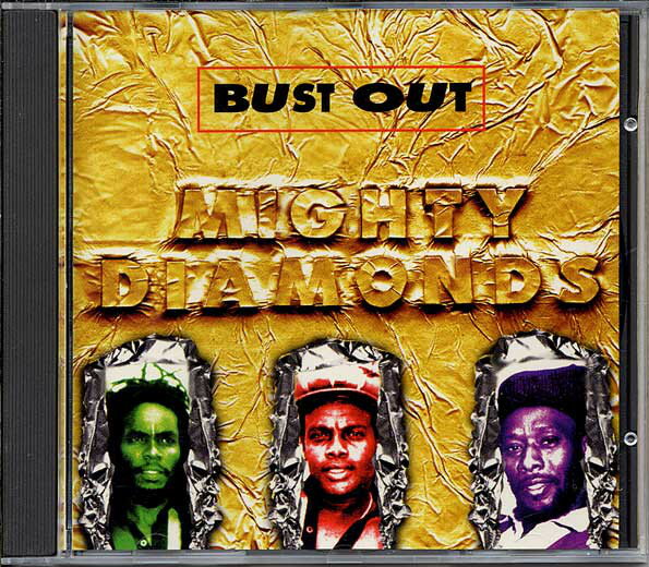 ・アーティスト Mighty Diamonds ・タイトル Bust Out ・レーベル・型番 VP Records VP1302 ・フォーマット CD ・コンディション(盤) 可 (VG) ・コンディション(ジャケット) ・コンディション(帯) オビなし ・特記事項 【ケース擦れ】【盤に目立ったキズ】 サンプル画像です。実際の商品の画像ではありません 商品写真はバーコード/カタログ番号に対応したサンプル画像ですので、お送りする商品の画像ではありません。帯やライナーなどの付属品は、特記事項に記載されている場合のみ含まれます。プロモやカラーレコードなどの仕様についても、該当する場合のみ特記事項に記載しています。 【ご購入前に必ずご確認ください】 ・本店サイト(www.recordcity.jp)とは価格、送料が違います ・本店サイト、その他支店のオーダーとは同梱発送できません ・注文確定後に別の注文を頂いた場合、注文同士の同梱は致しかねます。 ・別倉庫から発送しているため、店頭受け渡しは対応しておりません ・一部商品は他の通販サイトでも販売しているため、ご注文のタイミングによっては商品のご用意ができない場合がございます。 ・土日祝日はお休みです 金曜・祝前日9時以降のご連絡またはご入金は、返答または発送が週明け・祝日明けに順次対応となります。 ・ご購入後のキャンセル不可 ご購入後のキャンセルはいかなる理由においてもお受けできません。ご了承の上、ご購入くださいませ。 ・日本郵便(ゆうパック/ゆうメール)によるお届けになります。 ・中古品であることをご理解ください 当ストアでは中古商品を主に販売しております。中古品であることをご理解の上ご購入ください。また、一部商品はRecordCityオンラインストアで試聴可能です。 ・返品について お客様のご都合による返品は一切承っておりません。 表記の内容と実際の商品に相違がある場合、また針飛び等で返品・返金をご希望される場合は、商品の到着後1週間以内にご連絡ください。商品の返送をこちらで確認後、キャンセル・返金を行います。 コンディションVG以下の商品は返品できません。プレイに影響のない表面のこすれ傷、プレス起因のノイズ盤は返品の対象外です。 【コンディション表記】 ・ほぼ新品(M-)(Like New) 完全な新品。未使用。当店ではほぼ使用しません ・非常に良い(EX)(Excellent) 中古盤として美品な状態。わずかな経年を感じるものの傷みを感じさせない、当店基準で最高の状態 ・良い(VG+)(Very Good Plus) 丁寧に扱われた中古品で、軽い使用感がみられる。 ・可(VG)(Acceptable) 使い込まれた中古品で、「良い」よりもさらに使用感がみられる。 ・悪い(VG-)(Bad) 状態が悪いアイテム。使用の保障はなく、再生不可、針飛び、目立つノイズがあるかもしれない。状態によるクレーム不可。返品不可。 ・非常に悪い(G)(Very Bad) 「悪い」よりさらに状態が悪いアイテム。使用の保障はなく、再生不可、針飛び、目立つノイズがあるかもしれない。状態によるクレーム不可。返品不可。 ・ジャンク(Fair)(Junk/Fair) 割れている、反っている、水ダメージがある、カビ、ジャケットが分離している、ひどい書き込み、ひどい擦れなど最低の状態。使用の保障はなく、再生不可、針飛び、目立つノイズがあるかもしれない。状態によるクレーム不可。返品不可。 ・ジャンク(Poor)(Junk/Poor) 割れている、反っている、水ダメージがある、カビ、ジャケットが分離している、ひどい書き込み、ひどい擦れなど最低の状態。使用の保障はなく、再生不可、針飛び、目立つノイズがあるかもしれない。状態によるクレーム不可。返品不可。