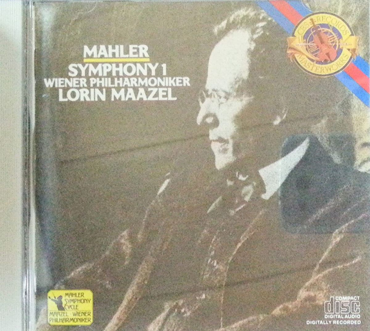 ・アーティスト Mahler マーラー ・タイトル Symphony No.1 Maazel / Wiener Phil. ・レーベル・型番 ・フォーマット CD ・コンディション(盤) 良い (VG+) ・コンディション(ジャケット) ・コンディション(帯) オビあり ・特記事項 【帯付き】 【オビに汚れ】 サンプル画像です。実際の商品の画像ではありません 商品写真はバーコード/カタログ番号に対応したサンプル画像ですので、お送りする商品の画像ではありません。帯やライナーなどの付属品は、特記事項に記載されている場合のみ含まれます。プロモやカラーレコードなどの仕様についても、該当する場合のみ特記事項に記載しています。 【ご購入前に必ずご確認ください】 ・本店サイト(www.recordcity.jp)とは価格、送料が違います ・本店サイト、その他支店のオーダーとは同梱発送できません ・注文確定後に別の注文を頂いた場合、注文同士の同梱は致しかねます。 ・別倉庫から発送しているため、店頭受け渡しは対応しておりません ・一部商品は他の通販サイトでも販売しているため、ご注文のタイミングによっては商品のご用意ができない場合がございます。 ・土日祝日はお休みです 金曜・祝前日9時以降のご連絡またはご入金は、返答または発送が週明け・祝日明けに順次対応となります。 ・ご購入後のキャンセル不可 ご購入後のキャンセルはいかなる理由においてもお受けできません。ご了承の上、ご購入くださいませ。 ・日本郵便(ゆうパック/ゆうメール)によるお届けになります。 ・中古品であることをご理解ください 当ストアでは中古商品を主に販売しております。中古品であることをご理解の上ご購入ください。また、一部商品はRecordCityオンラインストアで試聴可能です。 ・返品について お客様のご都合による返品は一切承っておりません。 表記の内容と実際の商品に相違がある場合、また針飛び等で返品・返金をご希望される場合は、商品の到着後1週間以内にご連絡ください。商品の返送をこちらで確認後、キャンセル・返金を行います。 コンディションVG以下の商品は返品できません。プレイに影響のない表面のこすれ傷、プレス起因のノイズ盤は返品の対象外です。 【コンディション表記】 ・ほぼ新品(M-)(Like New) 完全な新品。未使用。当店ではほぼ使用しません ・非常に良い(EX)(Excellent) 中古盤として美品な状態。わずかな経年を感じるものの傷みを感じさせない、当店基準で最高の状態 ・良い(VG+)(Very Good Plus) 丁寧に扱われた中古品で、軽い使用感がみられる。 ・可(VG)(Acceptable) 使い込まれた中古品で、「良い」よりもさらに使用感がみられる。 ・悪い(VG-)(Bad) 状態が悪いアイテム。使用の保障はなく、再生不可、針飛び、目立つノイズがあるかもしれない。状態によるクレーム不可。返品不可。 ・非常に悪い(G)(Very Bad) 「悪い」よりさらに状態が悪いアイテム。使用の保障はなく、再生不可、針飛び、目立つノイズがあるかもしれない。状態によるクレーム不可。返品不可。 ・ジャンク(Fair)(Junk/Fair) 割れている、反っている、水ダメージがある、カビ、ジャケットが分離している、ひどい書き込み、ひどい擦れなど最低の状態。使用の保障はなく、再生不可、針飛び、目立つノイズがあるかもしれない。状態によるクレーム不可。返品不可。 ・ジャンク(Poor)(Junk/Poor) 割れている、反っている、水ダメージがある、カビ、ジャケットが分離している、ひどい書き込み、ひどい擦れなど最低の状態。使用の保障はなく、再生不可、針飛び、目立つノイズがあるかもしれない。状態によるクレーム不可。返品不可。