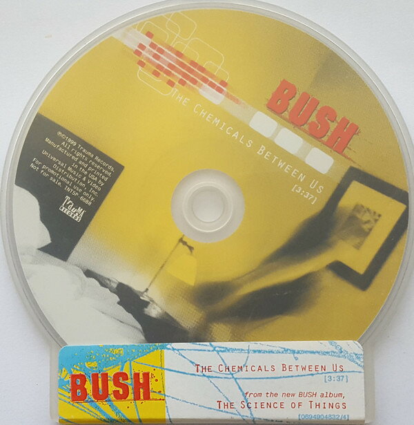 ・アーティスト Bush ・タイトル The Chemicals Between Us ・レーベル・型番 Interscope INT5P6688 ・フォーマット CD ・コンディション(盤) 良い (VG+) ・コンディション(ジャケット) ・コンディション(帯) オビなし ・特記事項 【プロモ盤】 【Promotion Only】【ツメ折れ/破損】【盤に小さいキズ】 サンプル画像です。実際の商品の画像ではありません 商品写真はバーコード/カタログ番号に対応したサンプル画像ですので、お送りする商品の画像ではありません。帯やライナーなどの付属品は、特記事項に記載されている場合のみ含まれます。プロモやカラーレコードなどの仕様についても、該当する場合のみ特記事項に記載しています。 【ご購入前に必ずご確認ください】 ・本店サイト(www.recordcity.jp)とは価格、送料が違います ・本店サイト、その他支店のオーダーとは同梱発送できません ・注文確定後に別の注文を頂いた場合、注文同士の同梱は致しかねます。 ・別倉庫から発送しているため、店頭受け渡しは対応しておりません ・一部商品は他の通販サイトでも販売しているため、ご注文のタイミングによっては商品のご用意ができない場合がございます。 ・土日祝日はお休みです 金曜・祝前日9時以降のご連絡またはご入金は、返答または発送が週明け・祝日明けに順次対応となります。 ・ご購入後のキャンセル不可 ご購入後のキャンセルはいかなる理由においてもお受けできません。ご了承の上、ご購入くださいませ。 ・日本郵便(ゆうパック/ゆうメール)によるお届けになります。 ・中古品であることをご理解ください 当ストアでは中古商品を主に販売しております。中古品であることをご理解の上ご購入ください。また、一部商品はRecordCityオンラインストアで試聴可能です。 ・返品について お客様のご都合による返品は一切承っておりません。 表記の内容と実際の商品に相違がある場合、また針飛び等で返品・返金をご希望される場合は、商品の到着後1週間以内にご連絡ください。商品の返送をこちらで確認後、キャンセル・返金を行います。 コンディションVG以下の商品は返品できません。プレイに影響のない表面のこすれ傷、プレス起因のノイズ盤は返品の対象外です。 【コンディション表記】 ・ほぼ新品(M-)(Like New) 完全な新品。未使用。当店ではほぼ使用しません ・非常に良い(EX)(Excellent) 中古盤として美品な状態。わずかな経年を感じるものの傷みを感じさせない、当店基準で最高の状態 ・良い(VG+)(Very Good Plus) 丁寧に扱われた中古品で、軽い使用感がみられる。 ・可(VG)(Acceptable) 使い込まれた中古品で、「良い」よりもさらに使用感がみられる。 ・悪い(VG-)(Bad) 状態が悪いアイテム。使用の保障はなく、再生不可、針飛び、目立つノイズがあるかもしれない。状態によるクレーム不可。返品不可。 ・非常に悪い(G)(Very Bad) 「悪い」よりさらに状態が悪いアイテム。使用の保障はなく、再生不可、針飛び、目立つノイズがあるかもしれない。状態によるクレーム不可。返品不可。 ・ジャンク(Fair)(Junk/Fair) 割れている、反っている、水ダメージがある、カビ、ジャケットが分離している、ひどい書き込み、ひどい擦れなど最低の状態。使用の保障はなく、再生不可、針飛び、目立つノイズがあるかもしれない。状態によるクレーム不可。返品不可。 ・ジャンク(Poor)(Junk/Poor) 割れている、反っている、水ダメージがある、カビ、ジャケットが分離している、ひどい書き込み、ひどい擦れなど最低の状態。使用の保障はなく、再生不可、針飛び、目立つノイズがあるかもしれない。状態によるクレーム不可。返品不可。