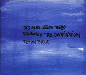 ・アーティスト DJ Alex From Tokyo ・タイトル Compilation (Edition Bleue) ・レーベル・型番 World Famous FVCK80151 ・フォーマット CD ・コンディション(盤) 良い (VG+) ・コンディション(ジャケット) ・コンディション(帯) オビなし ・特記事項 【デジパック】【盤に小さいキズ】 サンプル画像です。実際の商品の画像ではありません 商品写真はバーコード/カタログ番号に対応したサンプル画像ですので、お送りする商品の画像ではありません。帯やライナーなどの付属品は、特記事項に記載されている場合のみ含まれます。プロモやカラーレコードなどの仕様についても、該当する場合のみ特記事項に記載しています。 【ご購入前に必ずご確認ください】 ・本店サイト(www.recordcity.jp)とは価格、送料が違います ・本店サイト、その他支店のオーダーとは同梱発送できません ・注文確定後に別の注文を頂いた場合、注文同士の同梱は致しかねます。 ・別倉庫から発送しているため、店頭受け渡しは対応しておりません ・一部商品は他の通販サイトでも販売しているため、ご注文のタイミングによっては商品のご用意ができない場合がございます。 ・土日祝日はお休みです 金曜・祝前日9時以降のご連絡またはご入金は、返答または発送が週明け・祝日明けに順次対応となります。 ・ご購入後のキャンセル不可 ご購入後のキャンセルはいかなる理由においてもお受けできません。ご了承の上、ご購入くださいませ。 ・日本郵便(ゆうパック/ゆうメール)によるお届けになります。 ・中古品であることをご理解ください 当ストアでは中古商品を主に販売しております。中古品であることをご理解の上ご購入ください。また、一部商品はRecordCityオンラインストアで試聴可能です。 ・返品について お客様のご都合による返品は一切承っておりません。 表記の内容と実際の商品に相違がある場合、また針飛び等で返品・返金をご希望される場合は、商品の到着後1週間以内にご連絡ください。商品の返送をこちらで確認後、キャンセル・返金を行います。 コンディションVG以下の商品は返品できません。プレイに影響のない表面のこすれ傷、プレス起因のノイズ盤は返品の対象外です。 【コンディション表記】 ・ほぼ新品(M-)(Like New) 完全な新品。未使用。当店ではほぼ使用しません ・非常に良い(EX)(Excellent) 中古盤として美品な状態。わずかな経年を感じるものの傷みを感じさせない、当店基準で最高の状態 ・良い(VG+)(Very Good Plus) 丁寧に扱われた中古品で、軽い使用感がみられる。 ・可(VG)(Acceptable) 使い込まれた中古品で、「良い」よりもさらに使用感がみられる。 ・悪い(VG-)(Bad) 状態が悪いアイテム。使用の保障はなく、再生不可、針飛び、目立つノイズがあるかもしれない。状態によるクレーム不可。返品不可。 ・非常に悪い(G)(Very Bad) 「悪い」よりさらに状態が悪いアイテム。使用の保障はなく、再生不可、針飛び、目立つノイズがあるかもしれない。状態によるクレーム不可。返品不可。 ・ジャンク(Fair)(Junk/Fair) 割れている、反っている、水ダメージがある、カビ、ジャケットが分離している、ひどい書き込み、ひどい擦れなど最低の状態。使用の保障はなく、再生不可、針飛び、目立つノイズがあるかもしれない。状態によるクレーム不可。返品不可。 ・ジャンク(Poor)(Junk/Poor) 割れている、反っている、水ダメージがある、カビ、ジャケットが分離している、ひどい書き込み、ひどい擦れなど最低の状態。使用の保障はなく、再生不可、針飛び、目立つノイズがあるかもしれない。状態によるクレーム不可。返品不可。